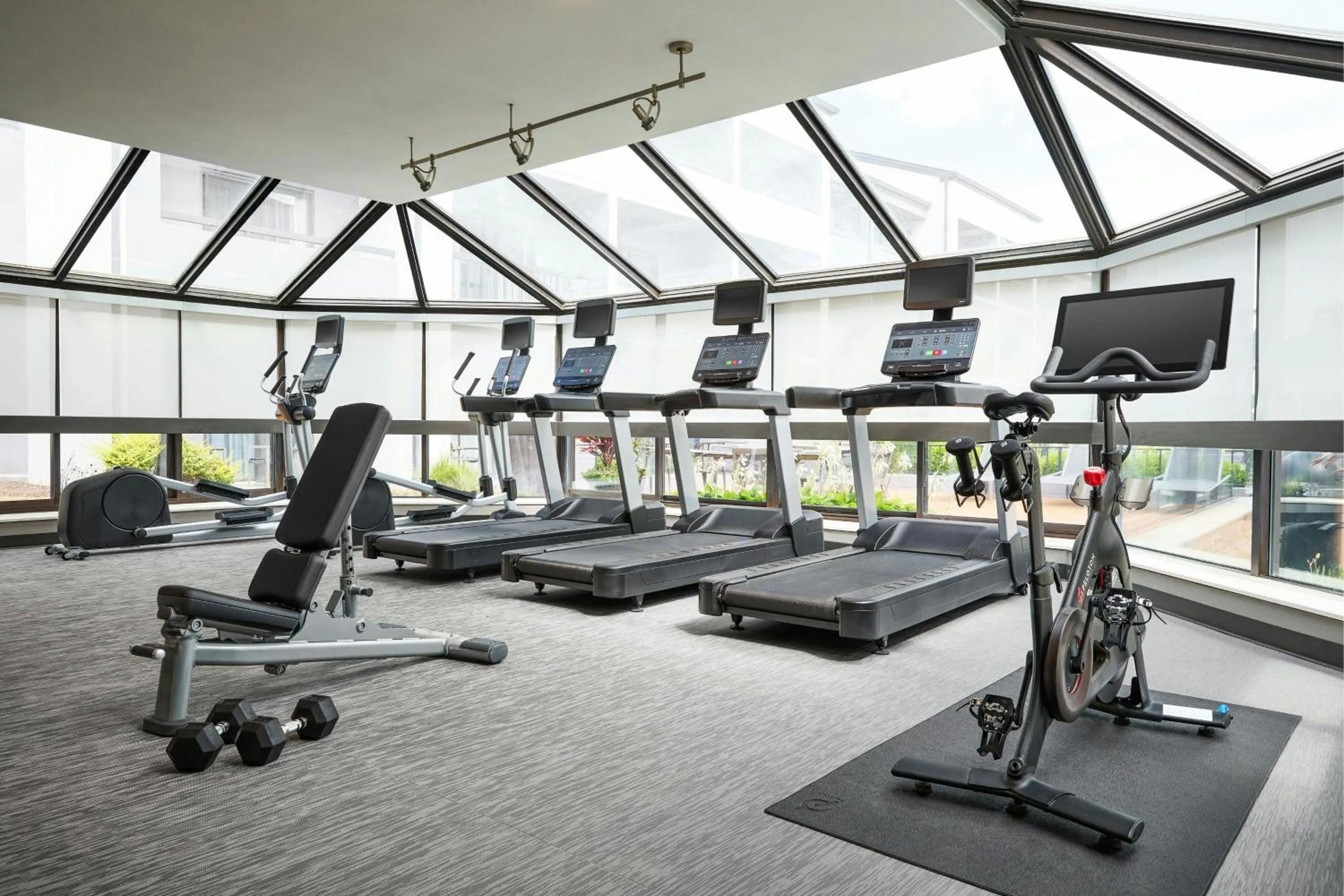 Fitness centre/facilities in Courtyard St. Louis Westport Plaza