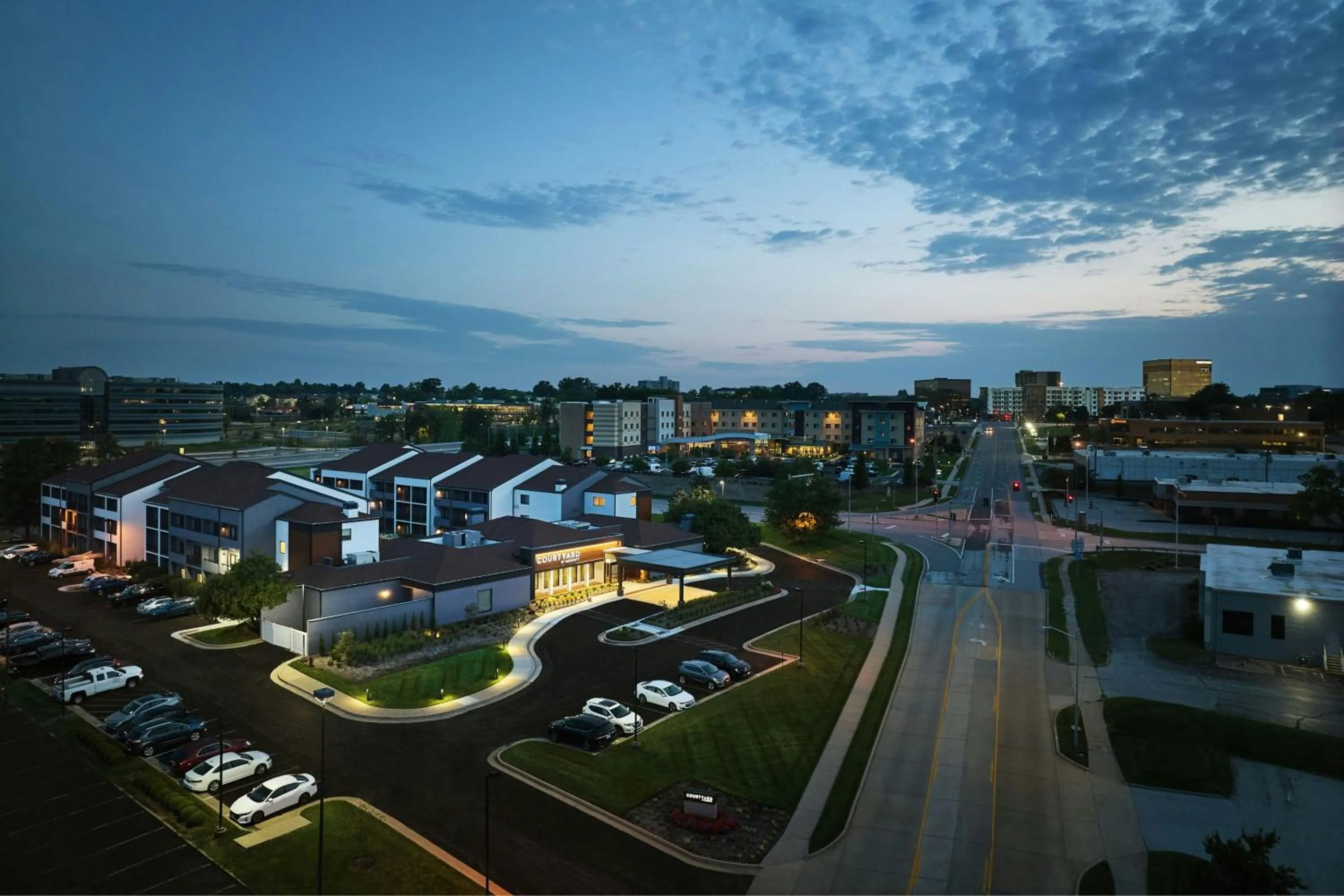 Property building in Courtyard St. Louis Westport Plaza