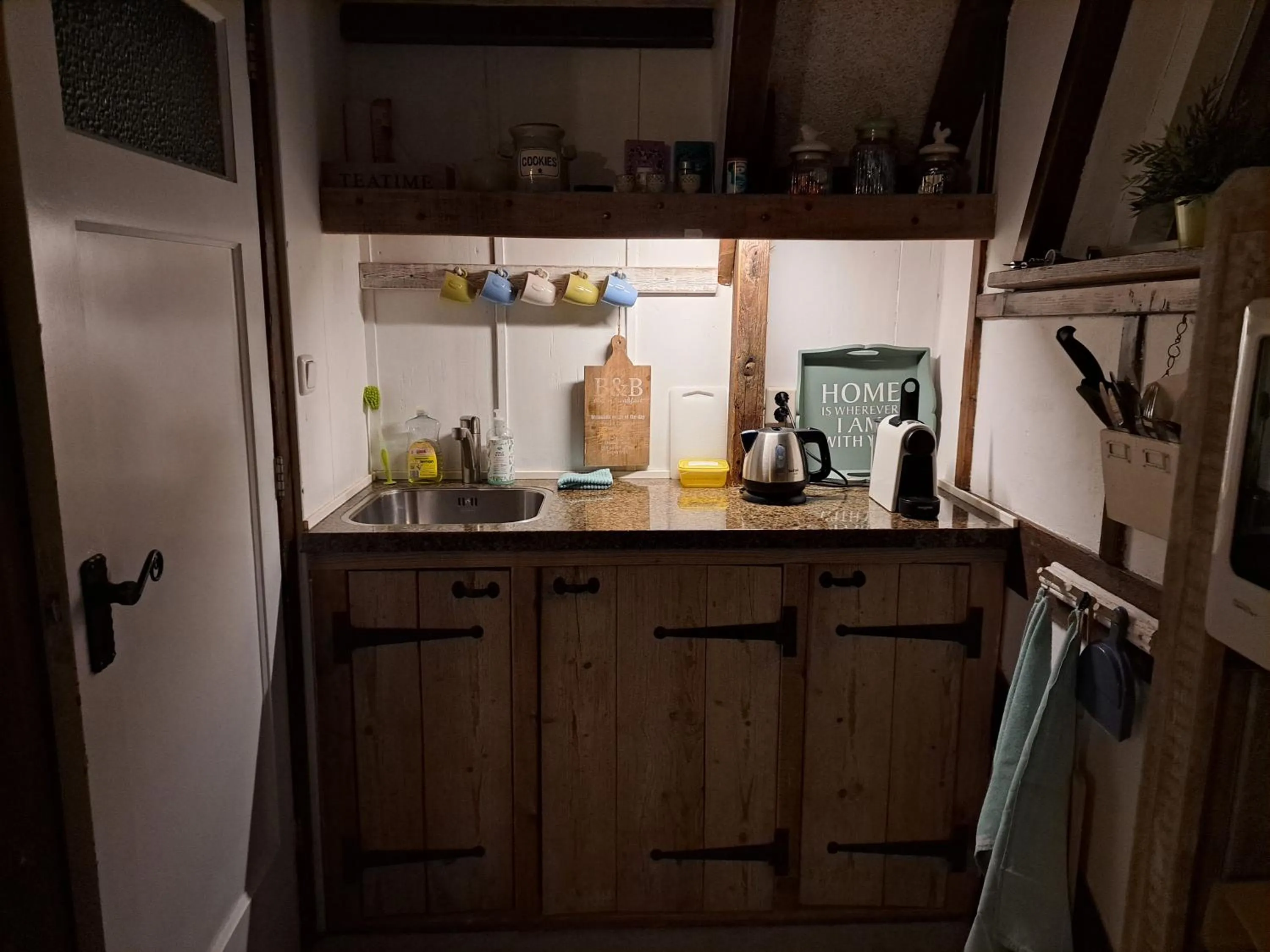 Kitchen or kitchenette in B & B De Pimpelmees