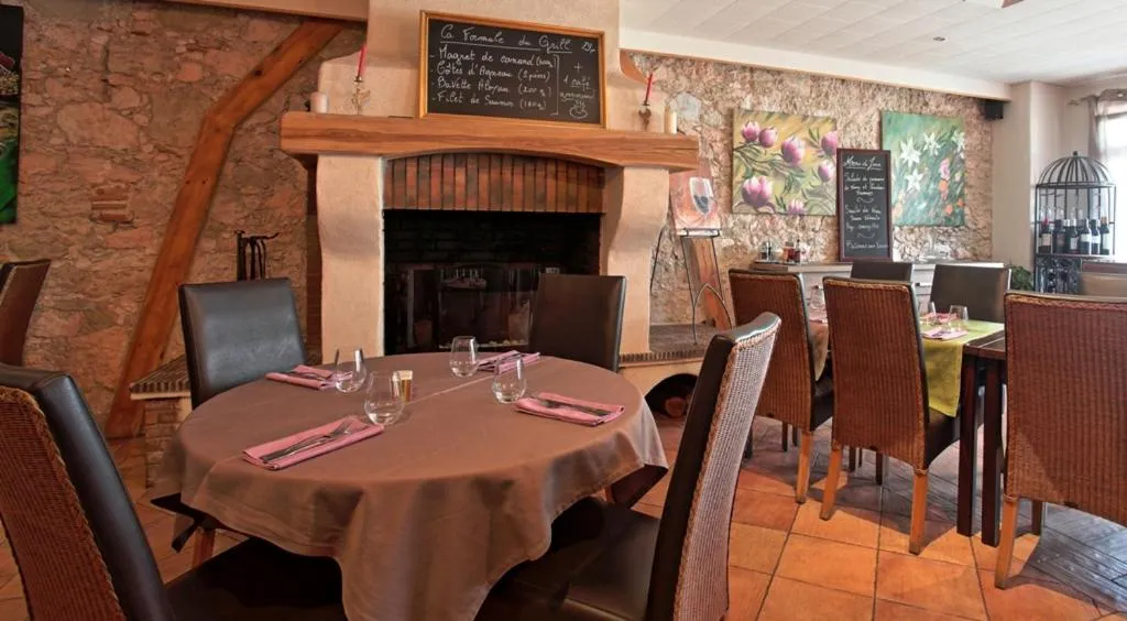 Logis Hôtel - Les Pasteliers