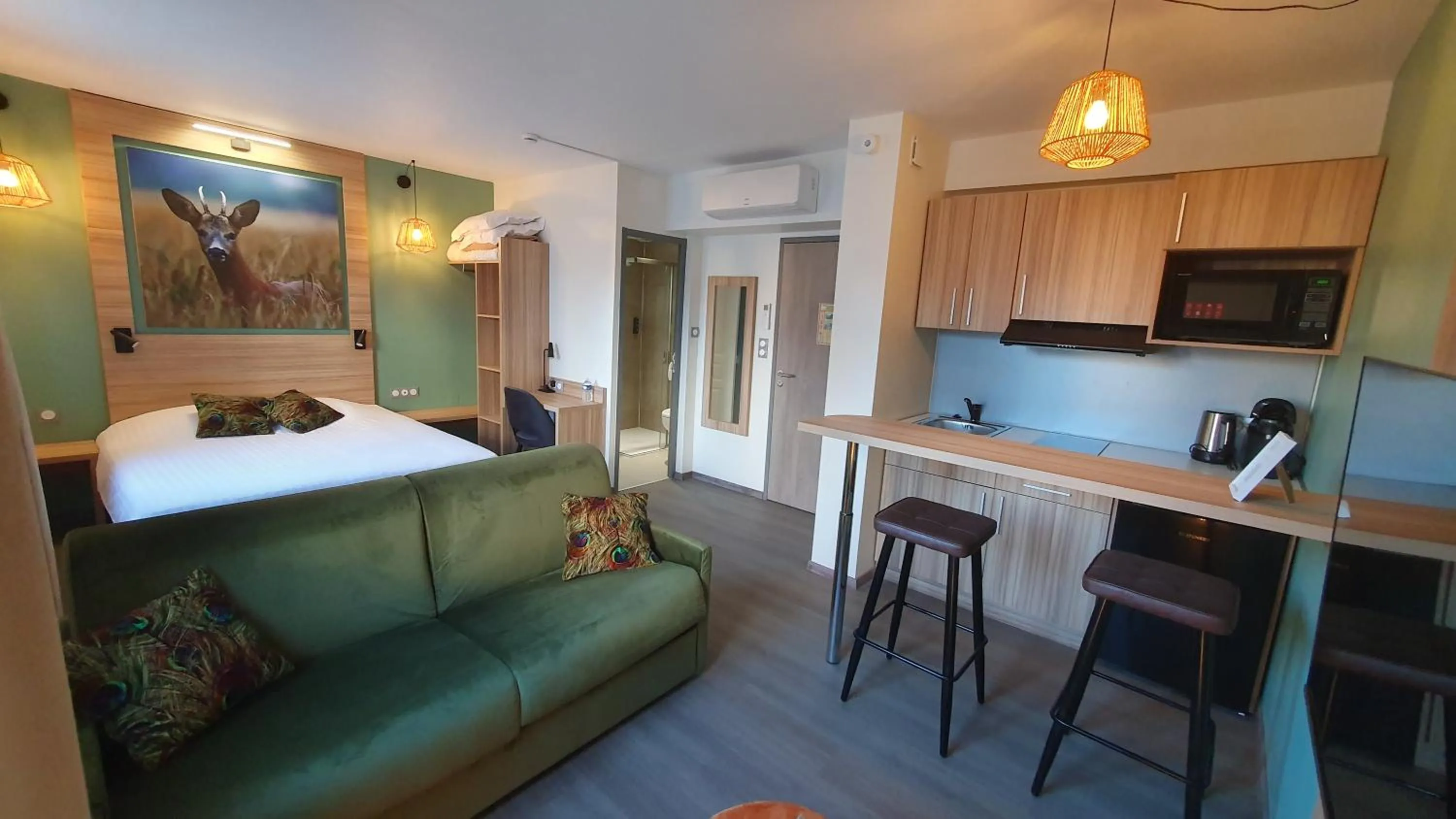 Bed in Logis Hôtel - Les Pasteliers