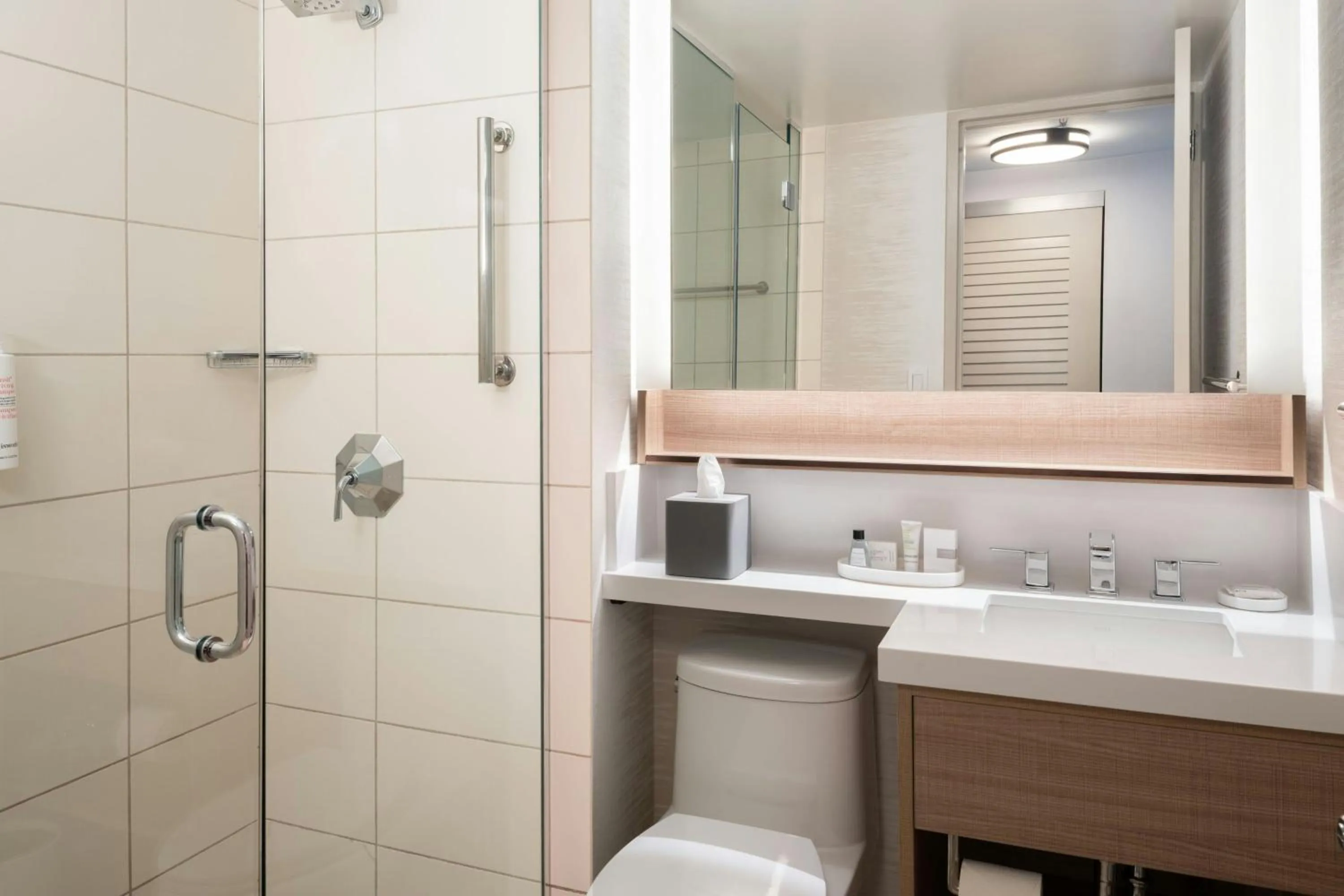 Bathroom in Tampa Airport Marriott