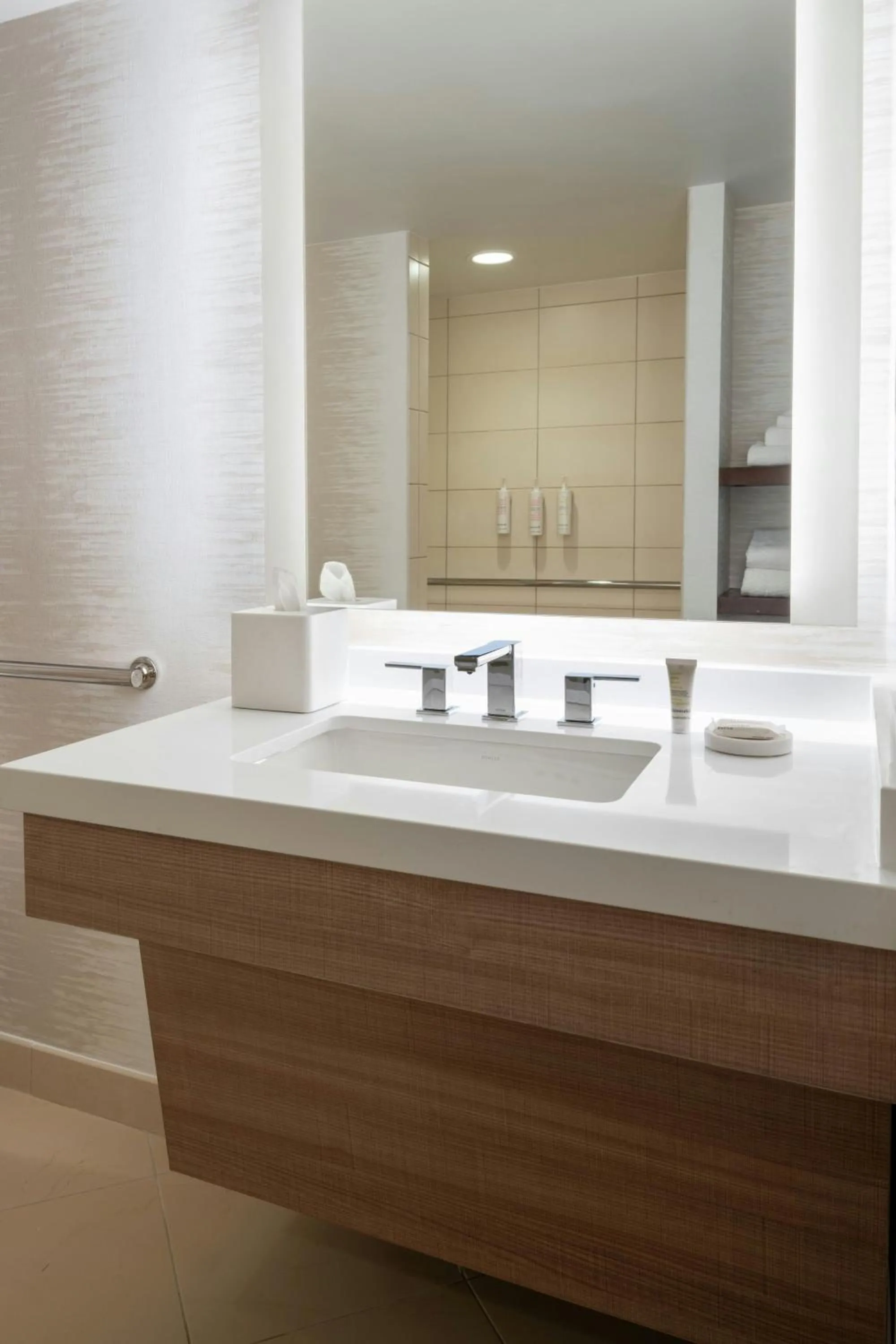 Bathroom in Tampa Airport Marriott