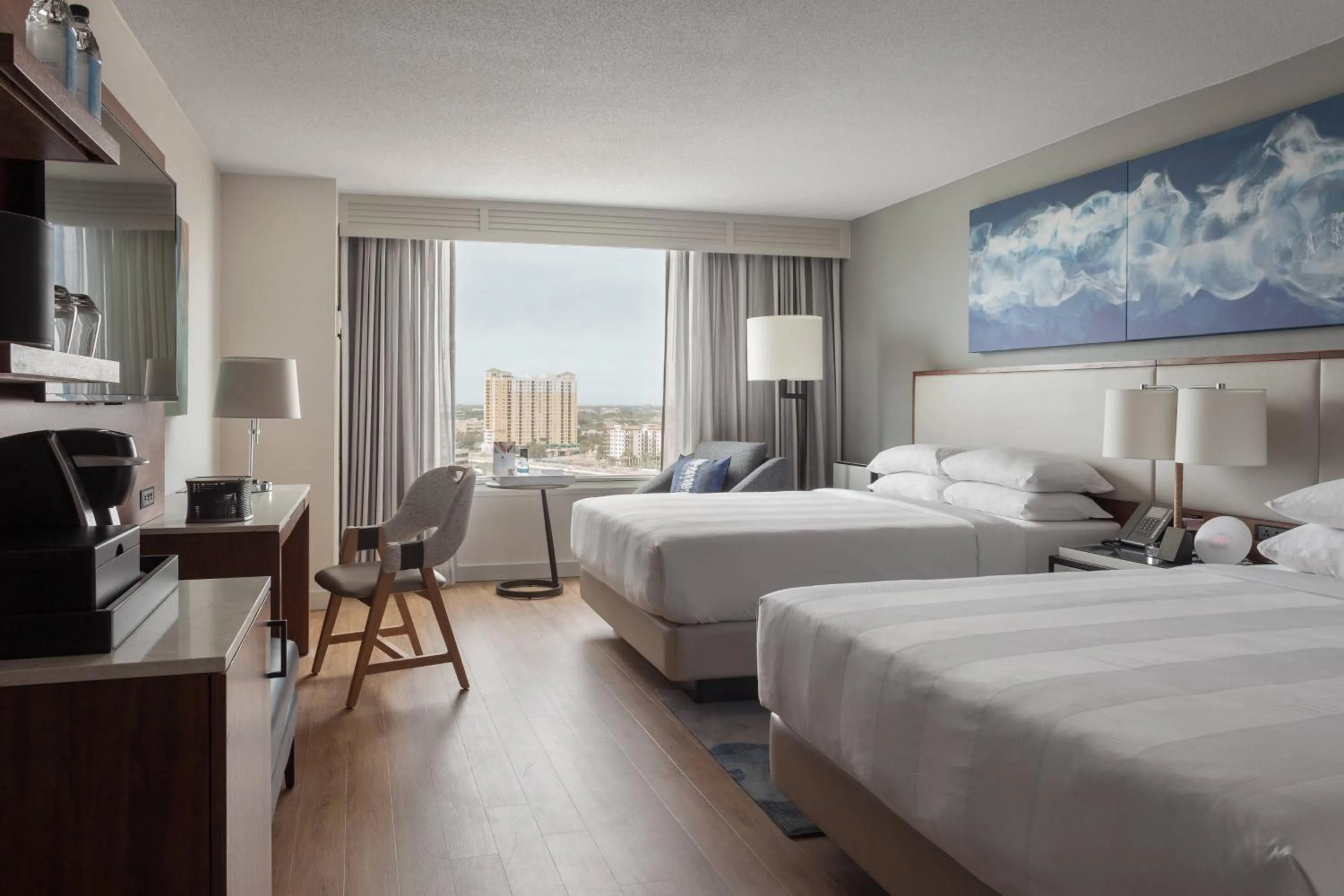 Photo of the whole room, Bed in Tampa Marriott Water Street