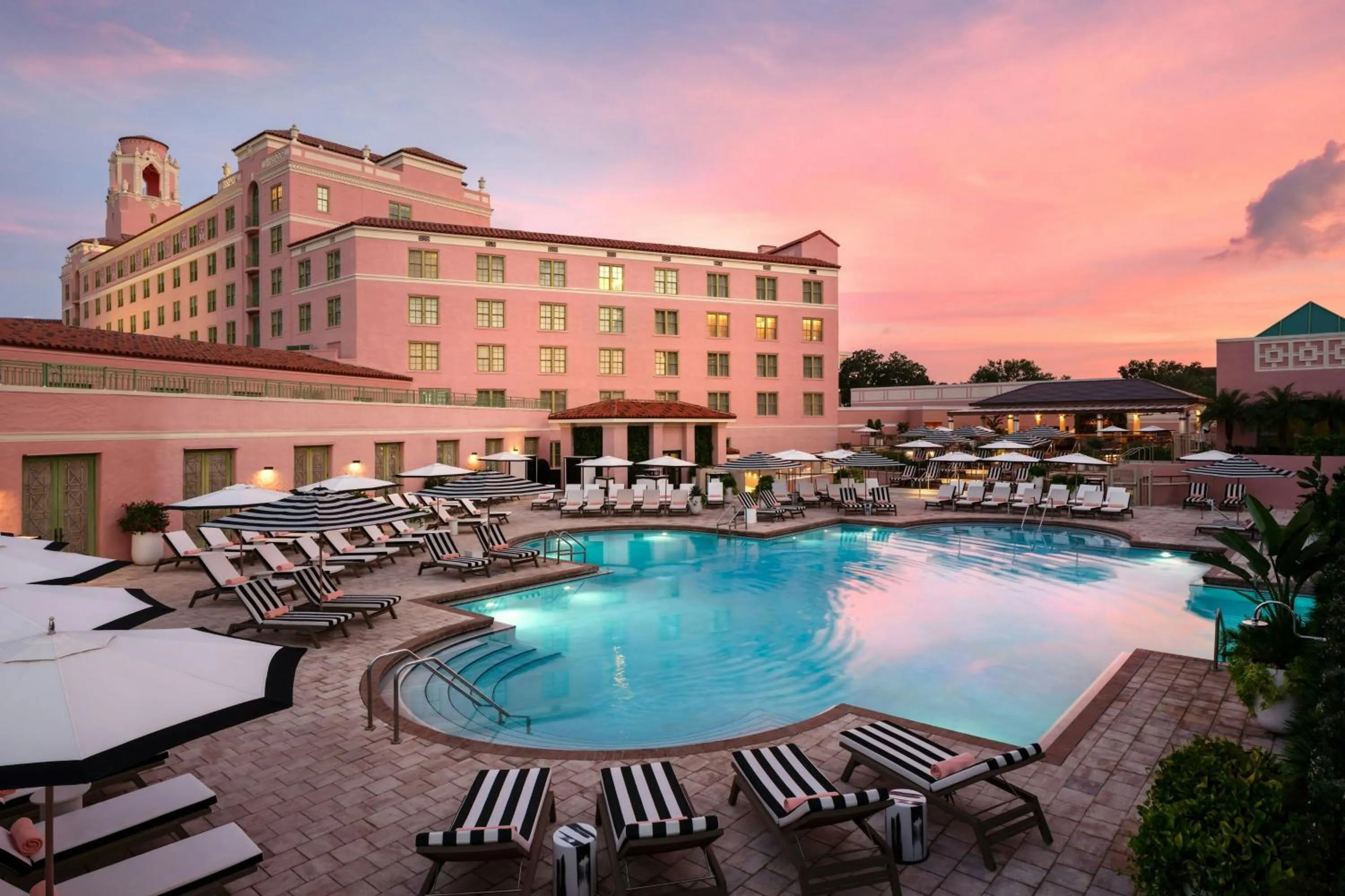 Swimming pool in The Vinoy Resort & Golf Club, Autograph Collection