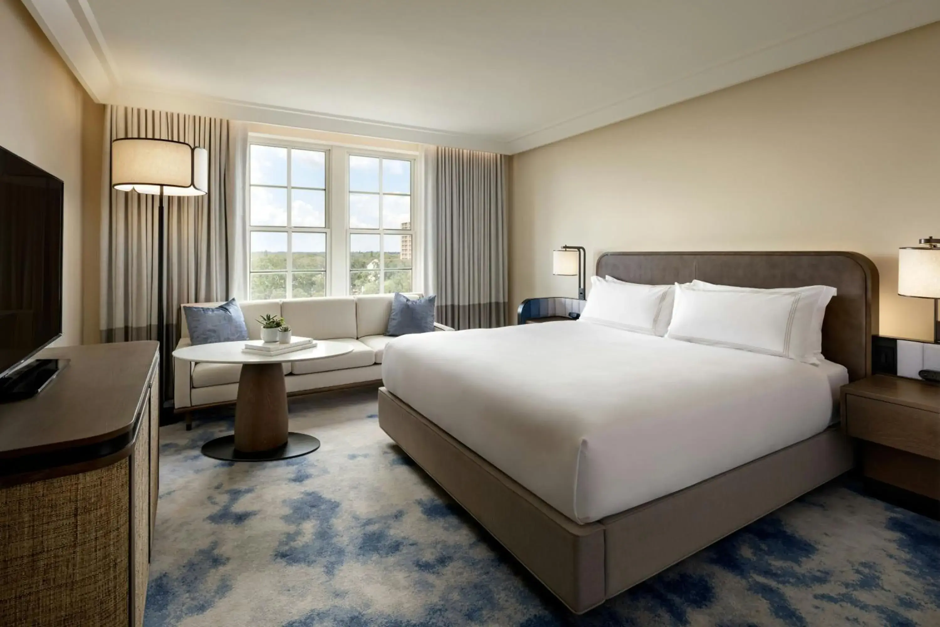 Deluxe King Room with Resort View - Historic in The Vinoy Resort & Golf Club, Autograph Collection Deluxe King Room with Resort View - Historic in The Vinoy Resort & Golf Club, Autograph Collection