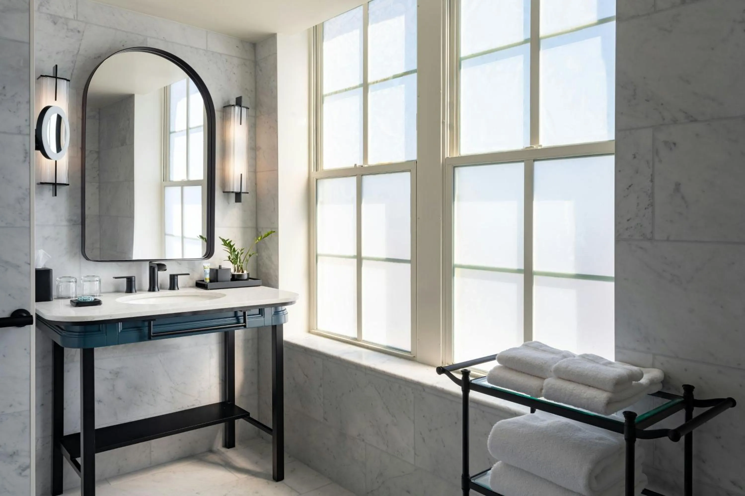 Bathroom, Bed in The Vinoy Resort & Golf Club, Autograph Collection