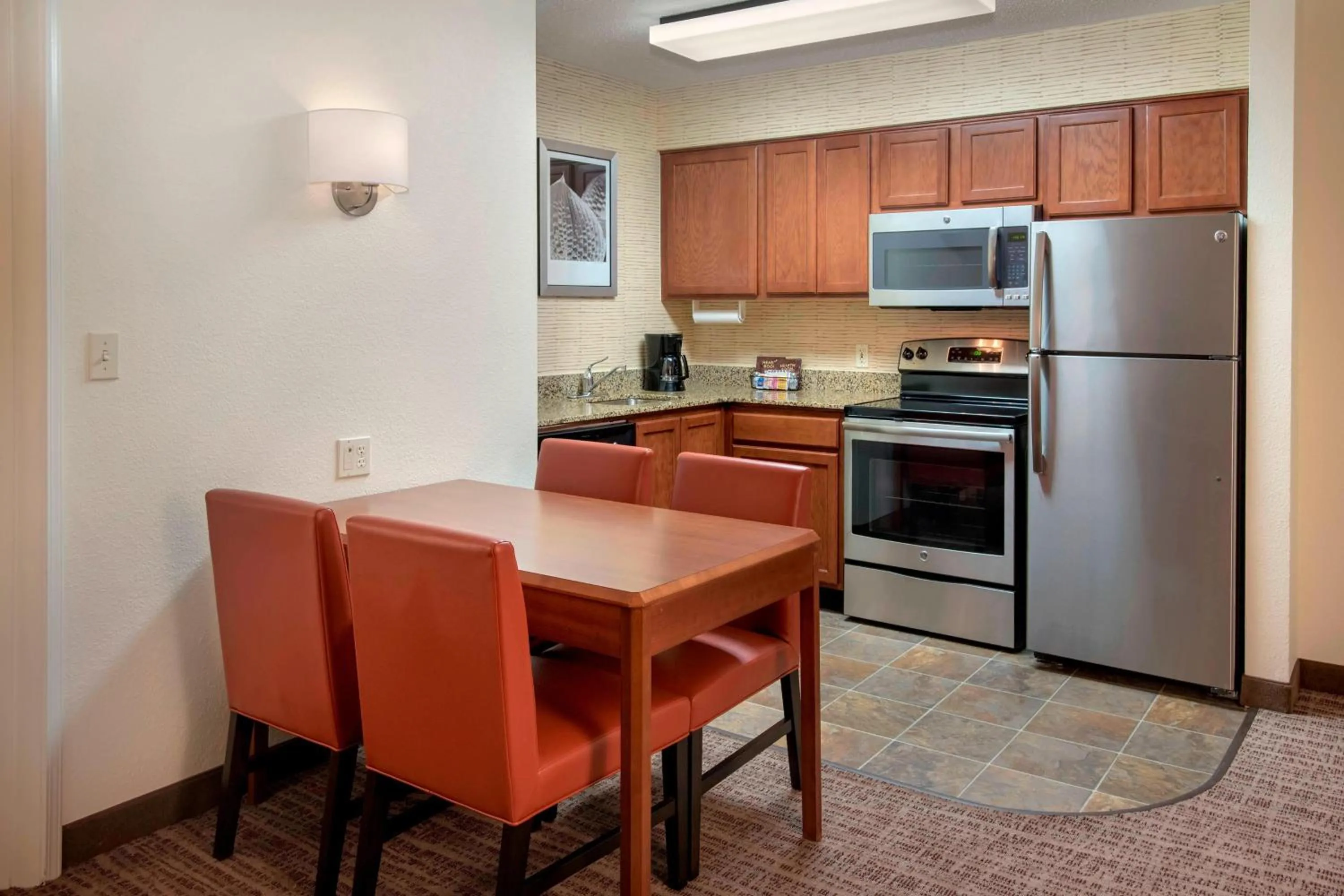 Kitchen or kitchenette in Residence Inn Cranbury South Brunswick