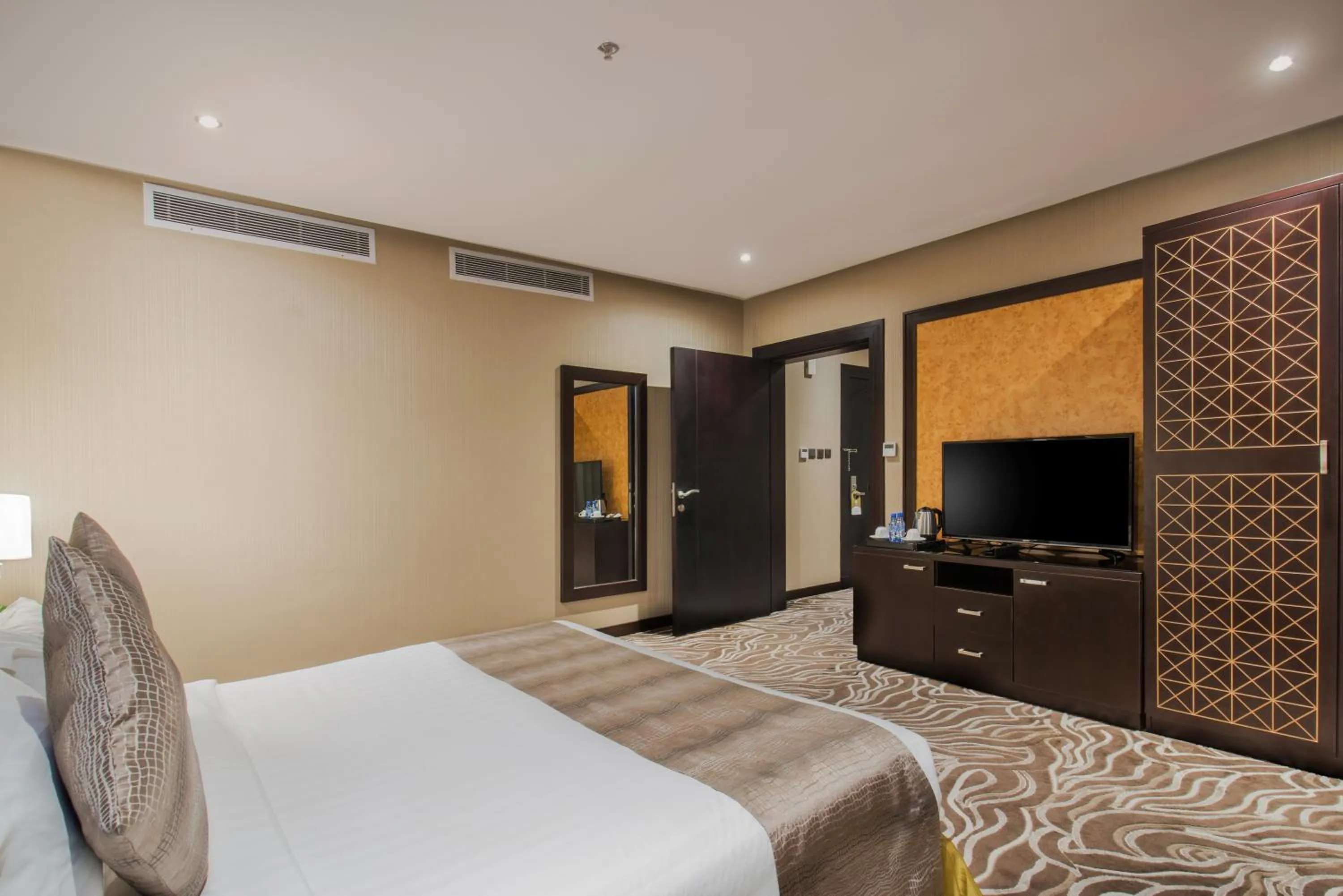 TV and multimedia, Bed in Naviti Warwick Al Khobar