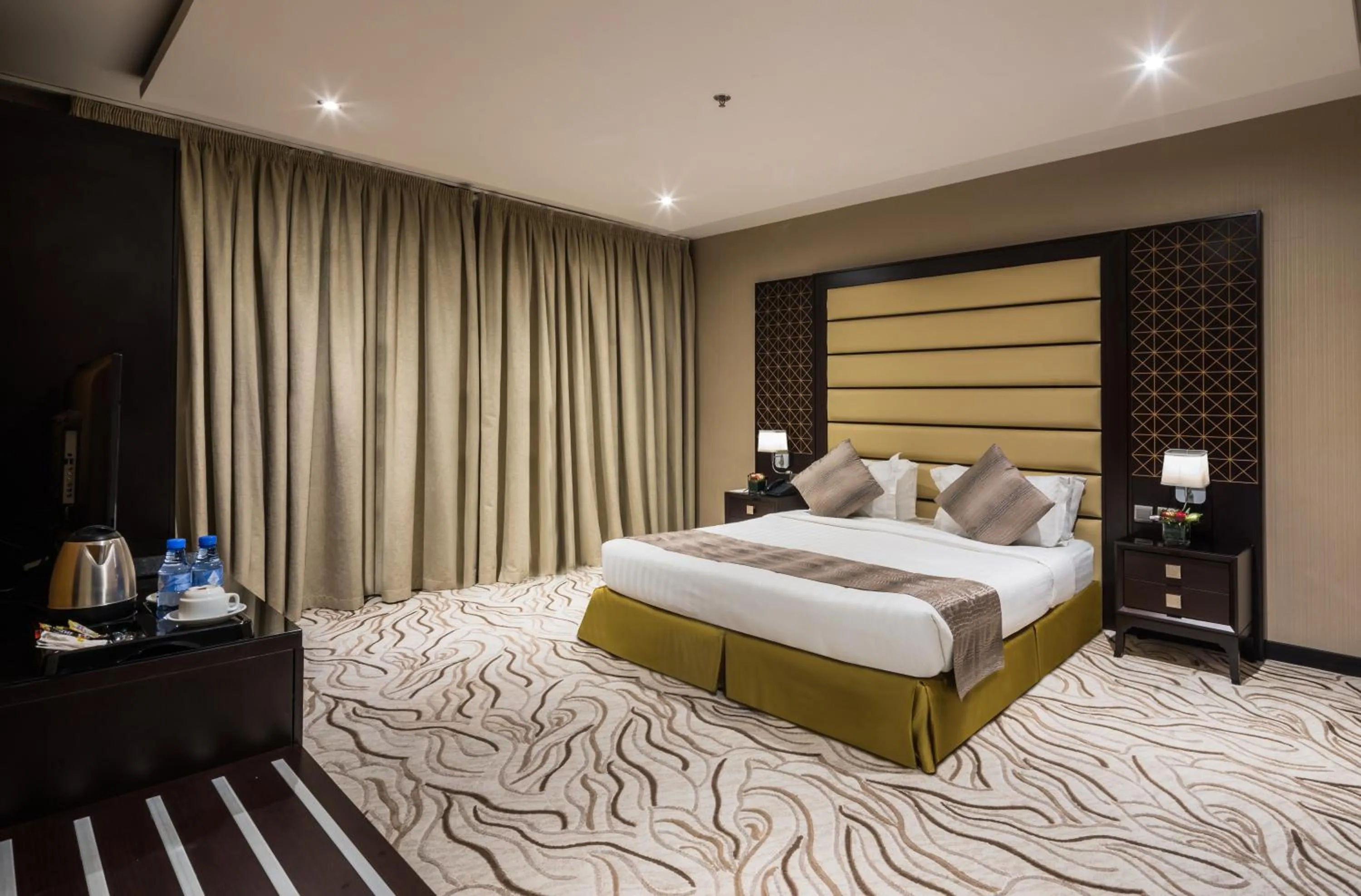 Bedroom, Bed in Naviti Warwick Al Khobar