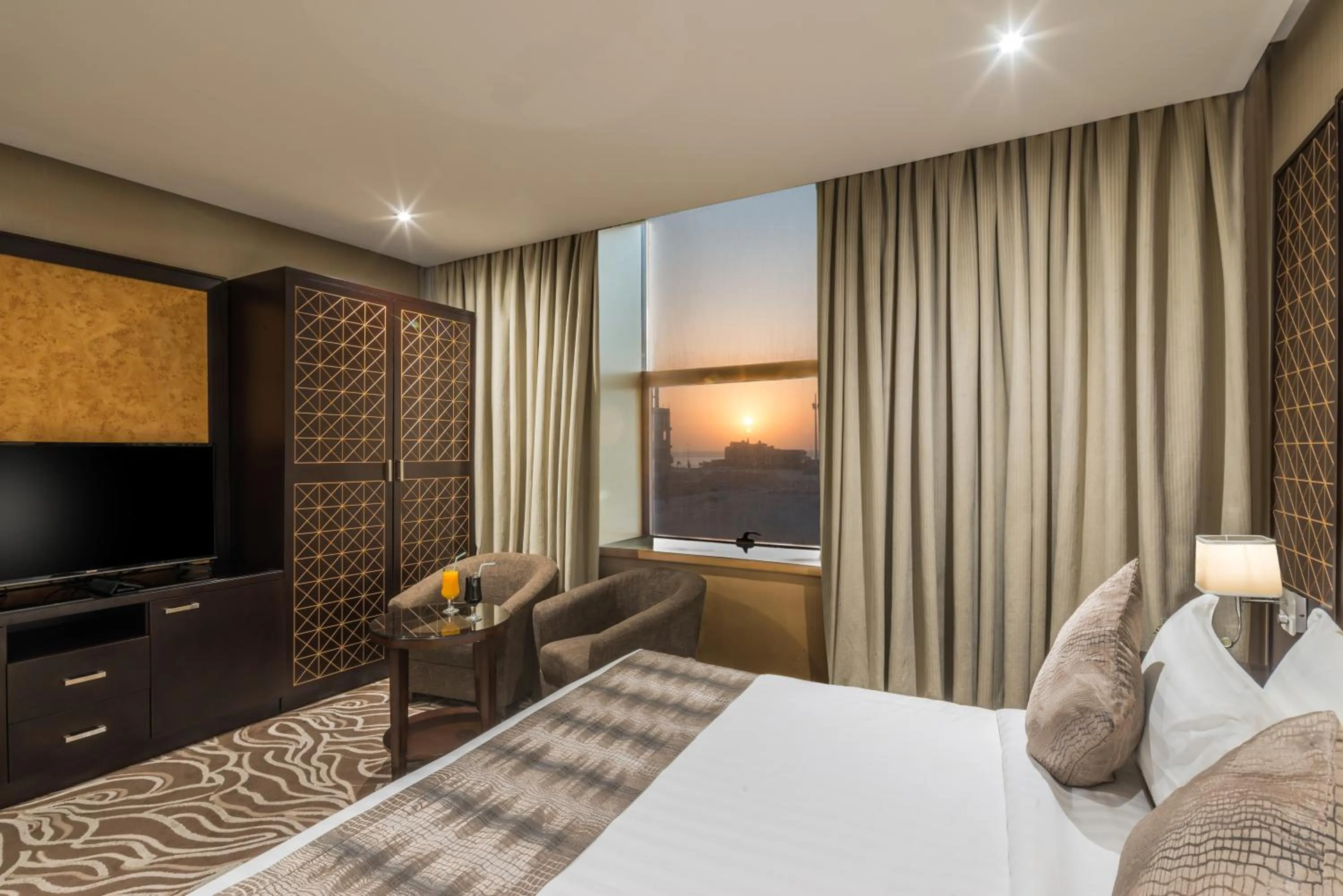 Bedroom, Bed in Naviti Warwick Al Khobar