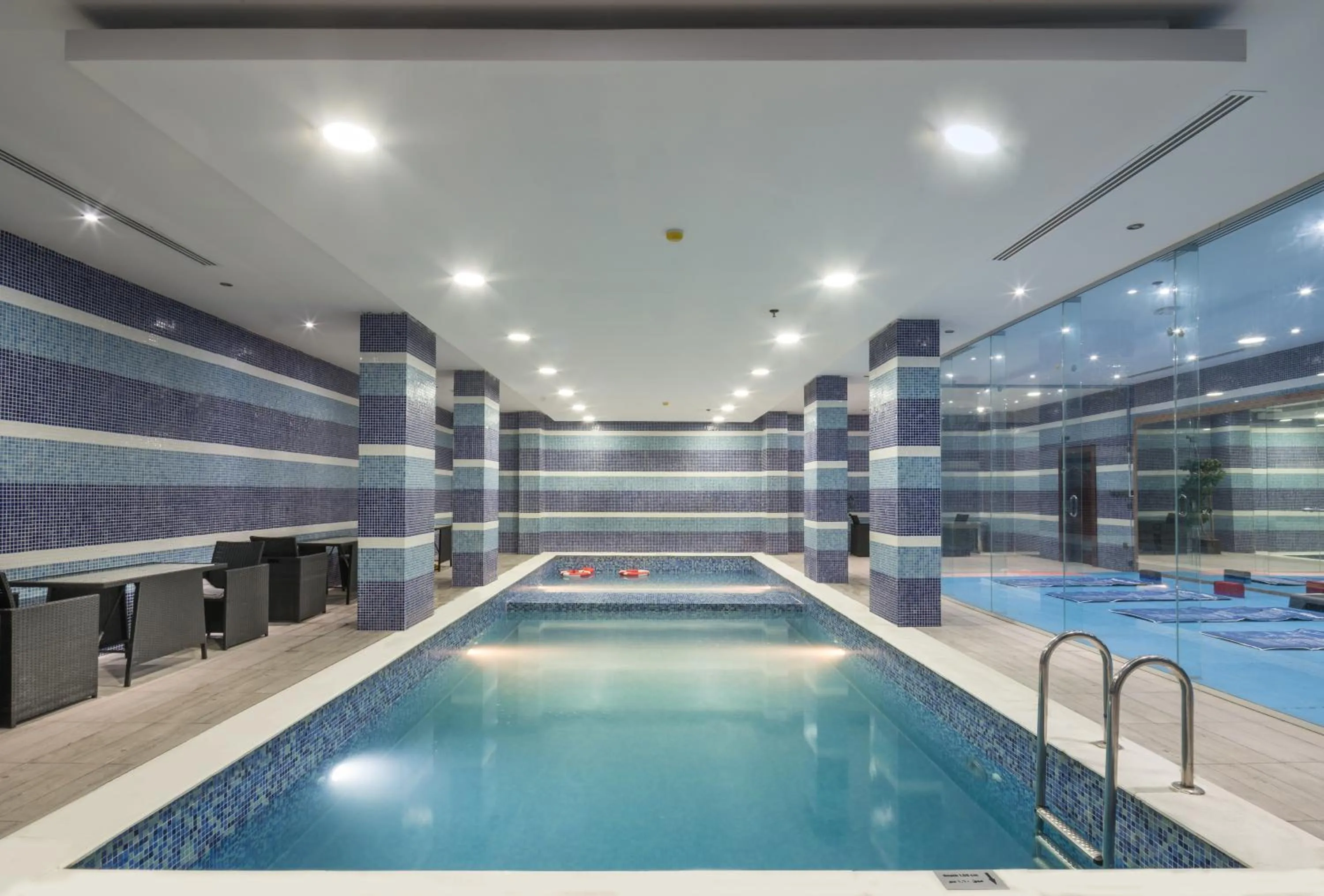 Pool view in Naviti Warwick Al Khobar