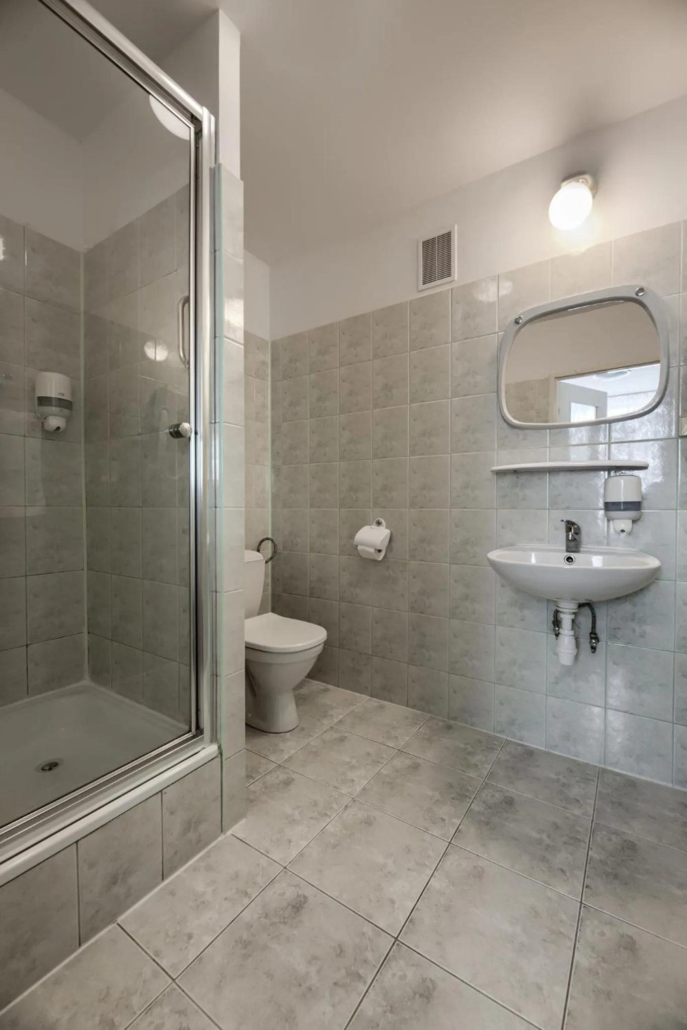 Shower in Płonia Resort