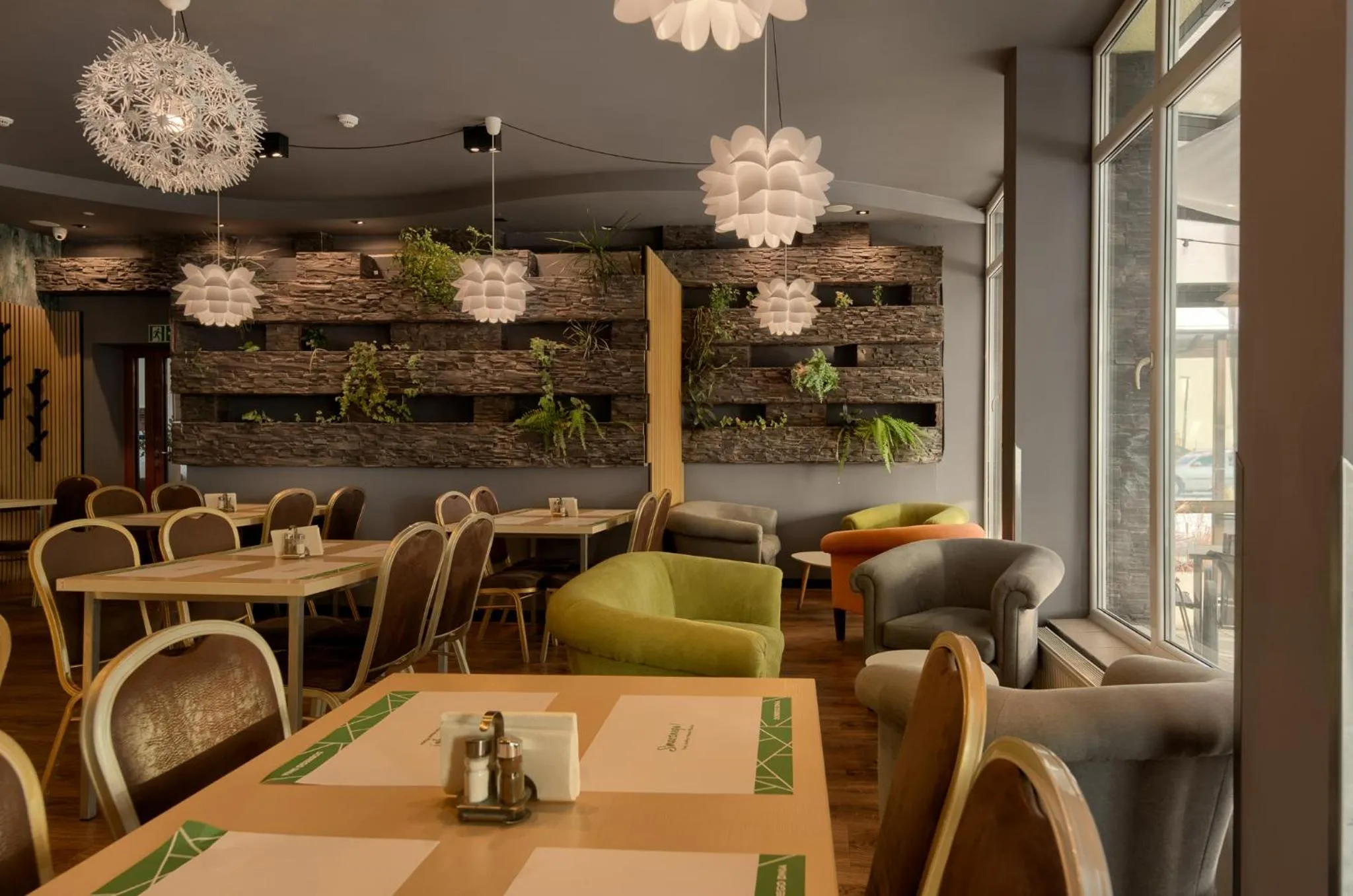 Restaurant/places to eat in Płonia Resort