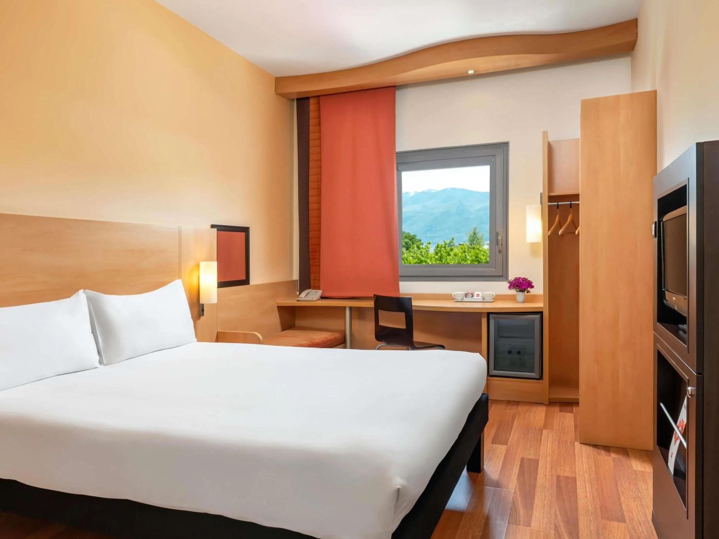 Bedroom, Bed in Ibis Bursa