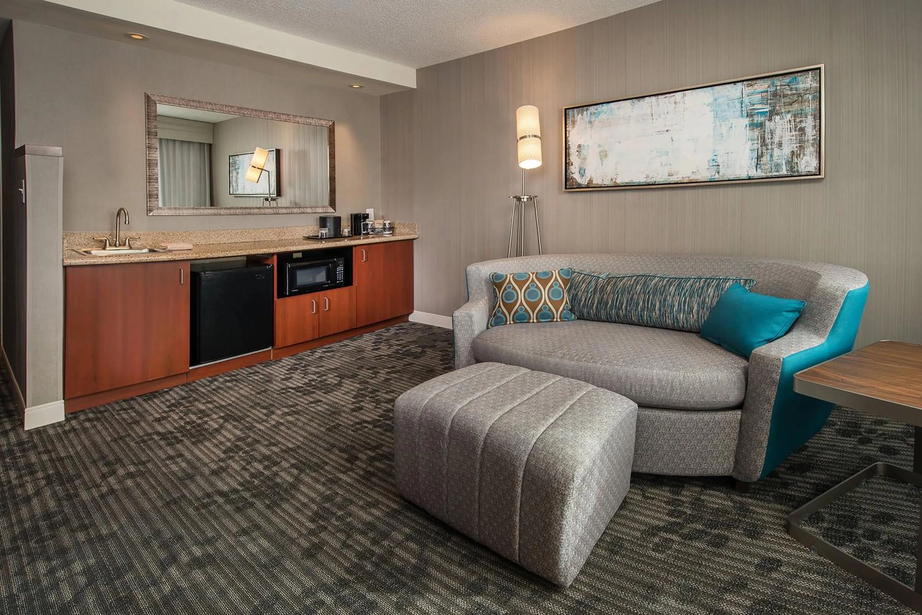 Living room in Courtyard by Marriott Gaithersburg Washingtonian Center