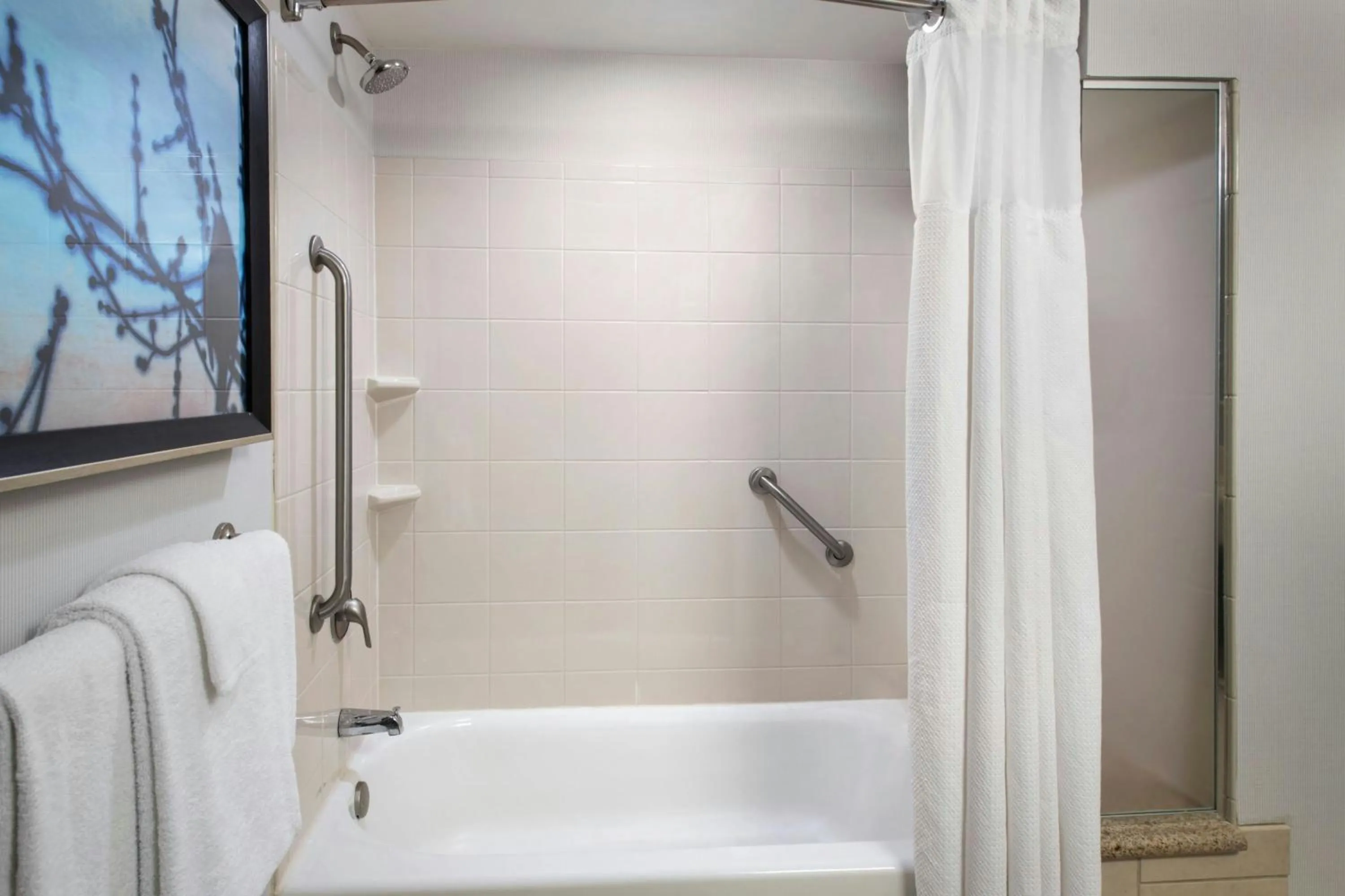 Bathroom in Courtyard by Marriott Gaithersburg Washingtonian Center