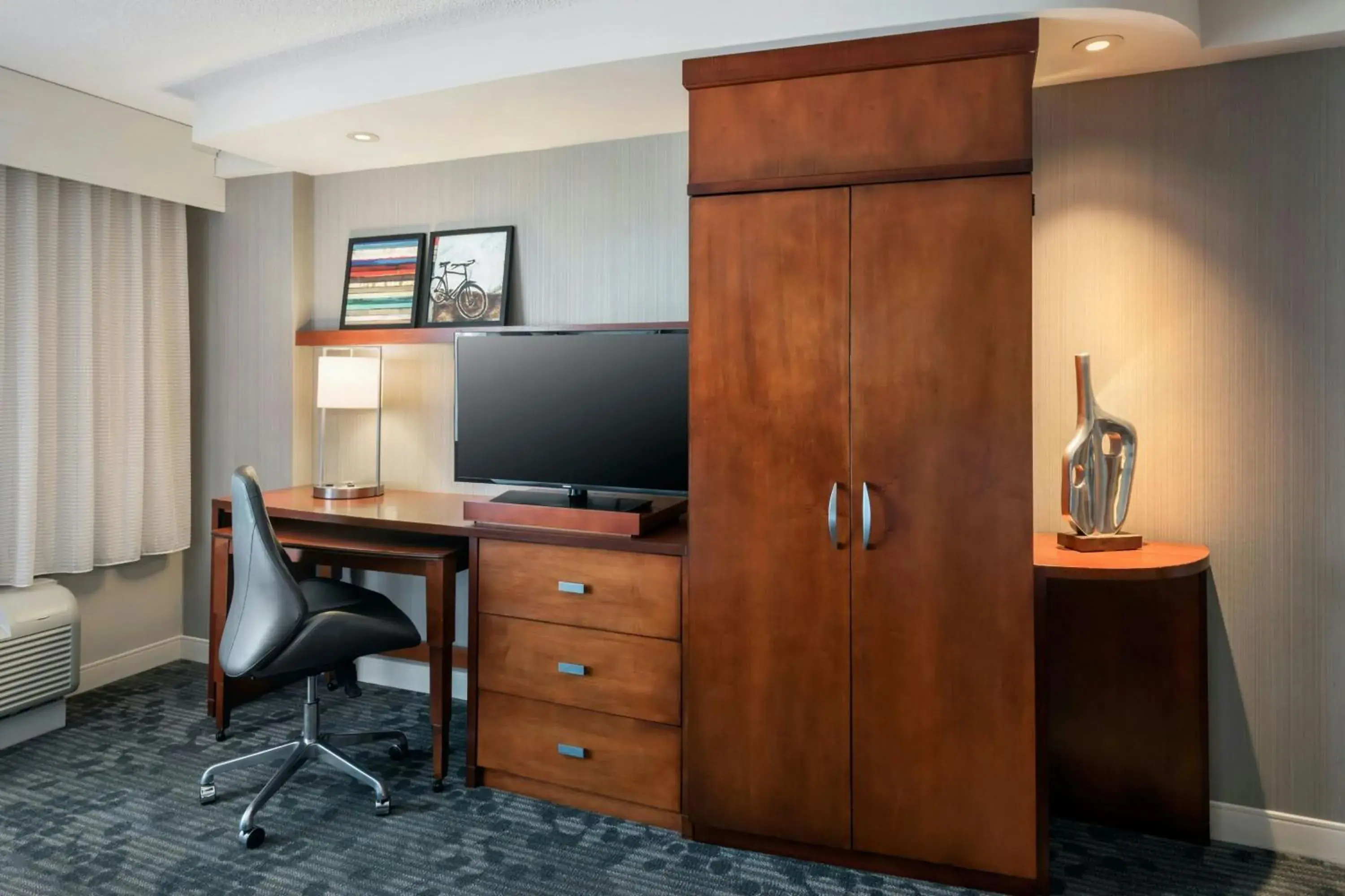 PURE Wellness Room, Guest room, 1 King, Sofa bed, Lake view in Courtyard by Marriott Gaithersburg Washingtonian Center PURE Wellness Room, Guest room, 1 King, Sofa bed, Lake view in Courtyard by Marriott Gaithersburg Washingtonian Center