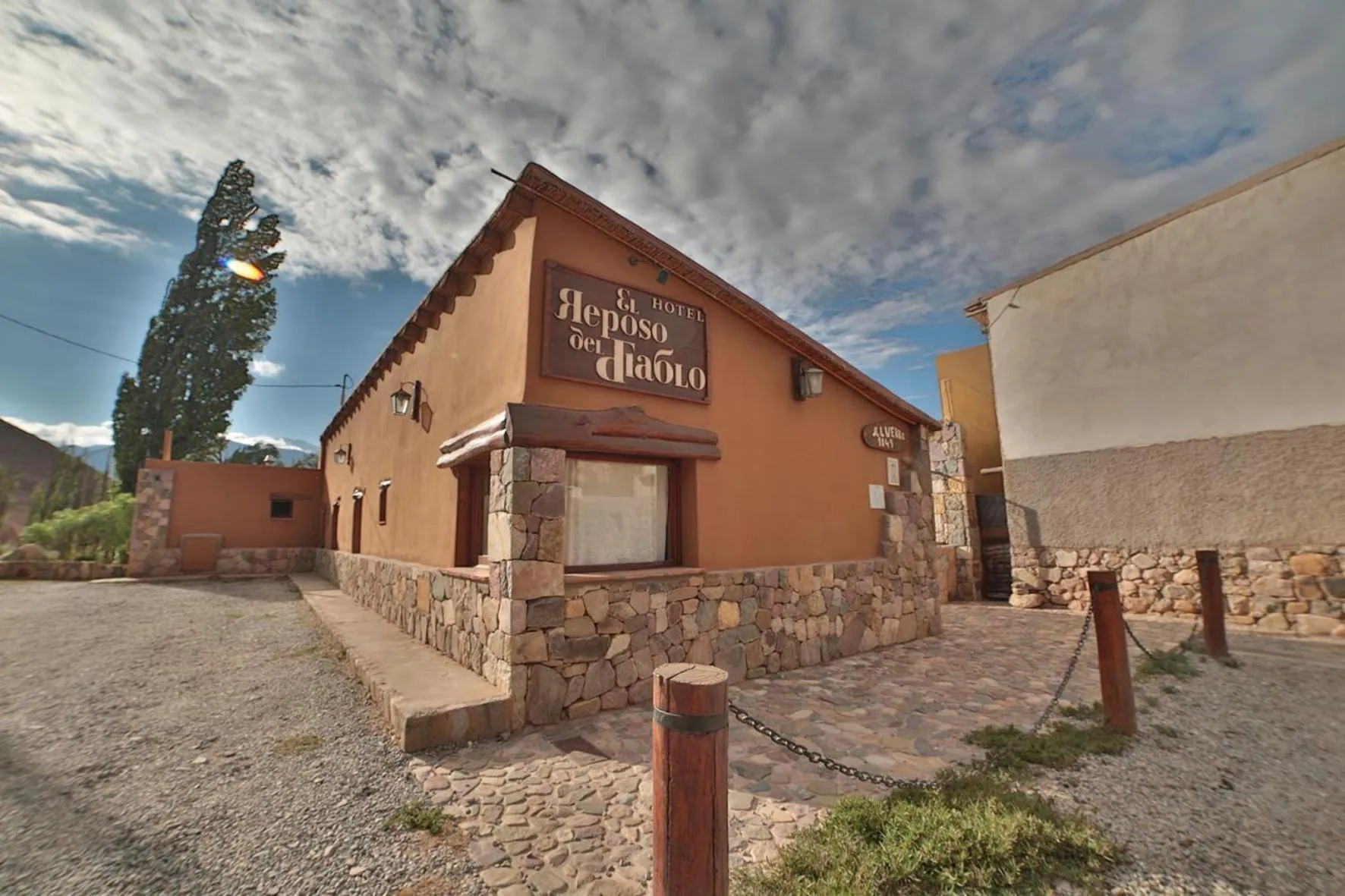 Property building in Hotel El Reposo Del Diablo