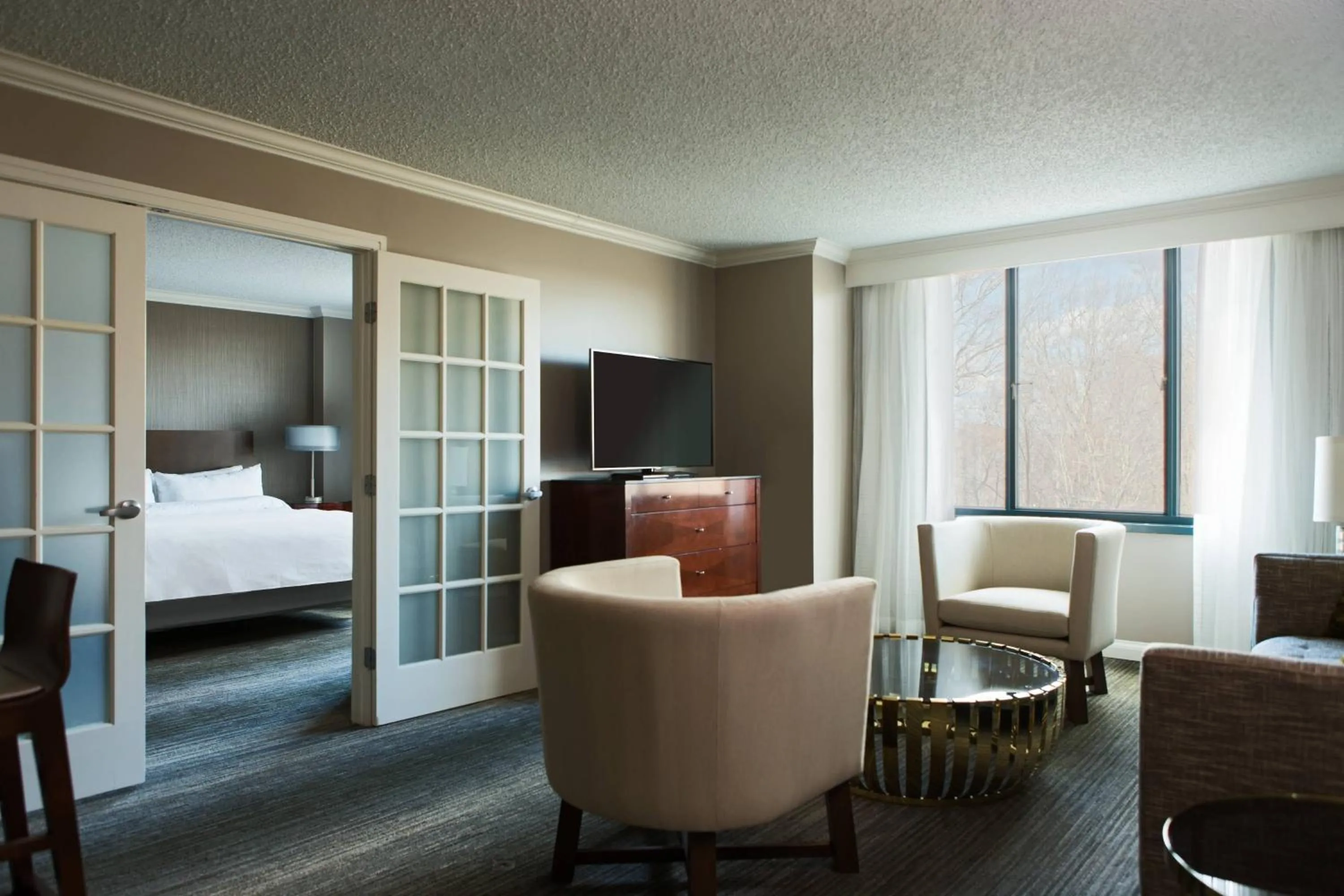 Photo of the whole room, Bed in Falls Church Marriott Fairview Park