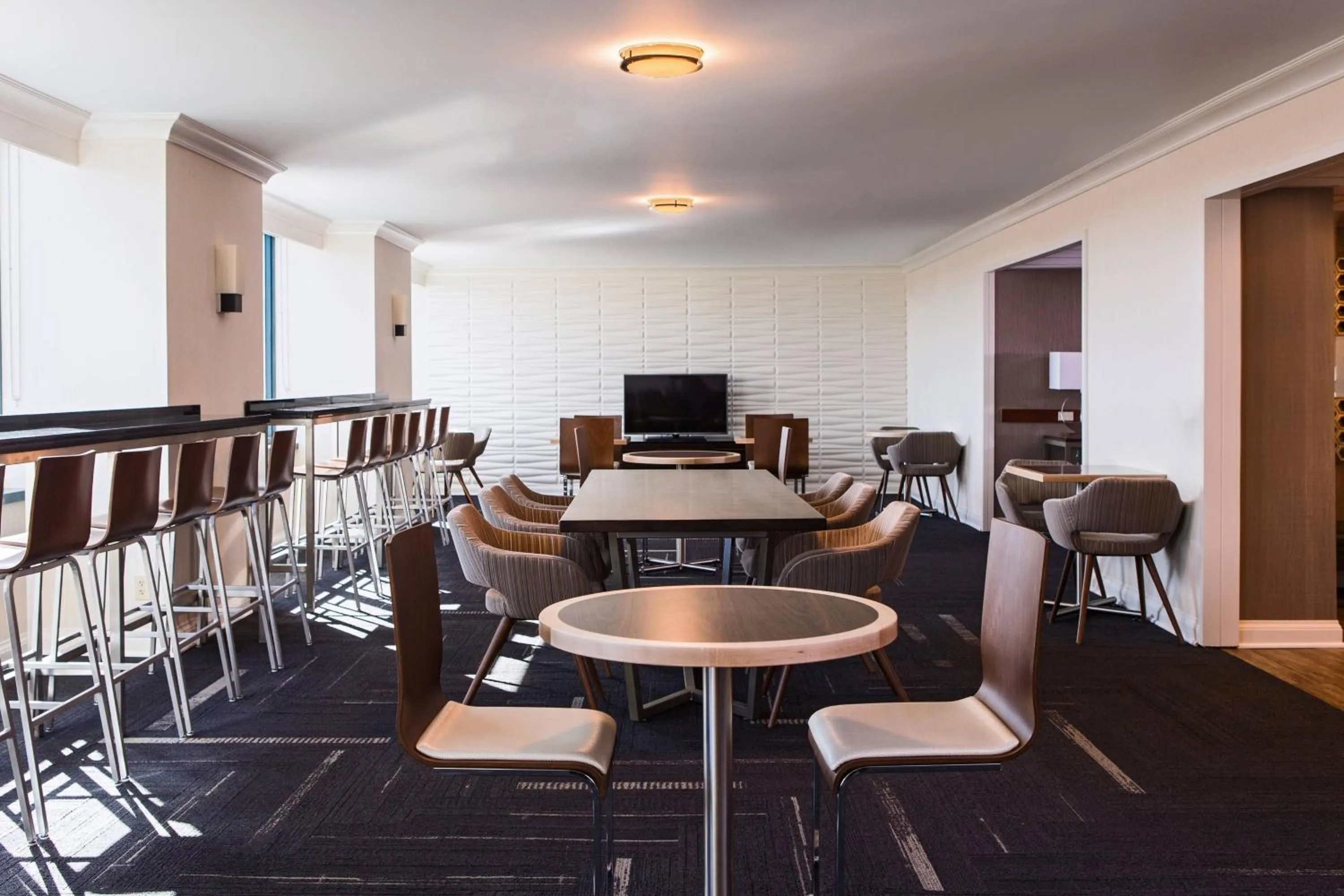 Lounge or bar in Falls Church Marriott Fairview Park