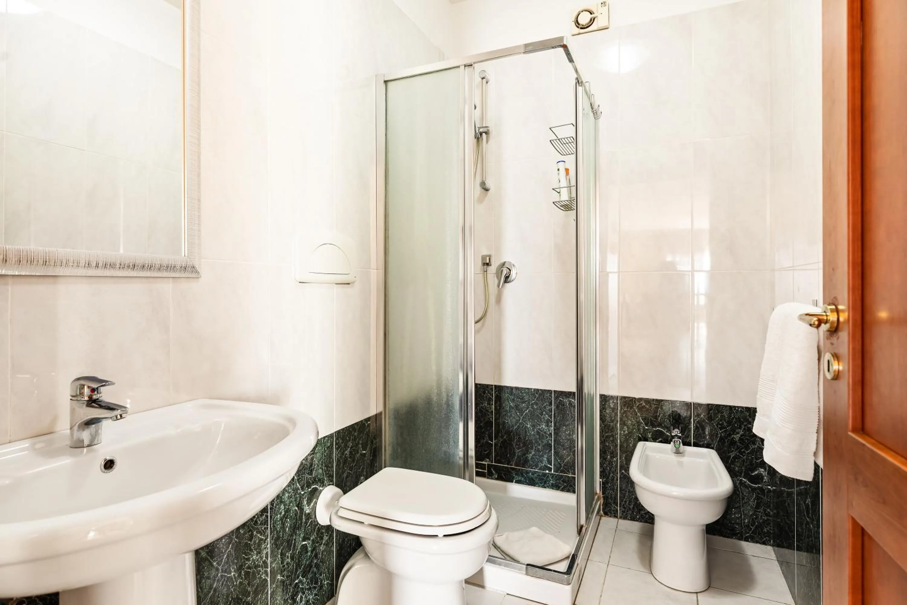 Bathroom in Giramondo LuxeFierairport