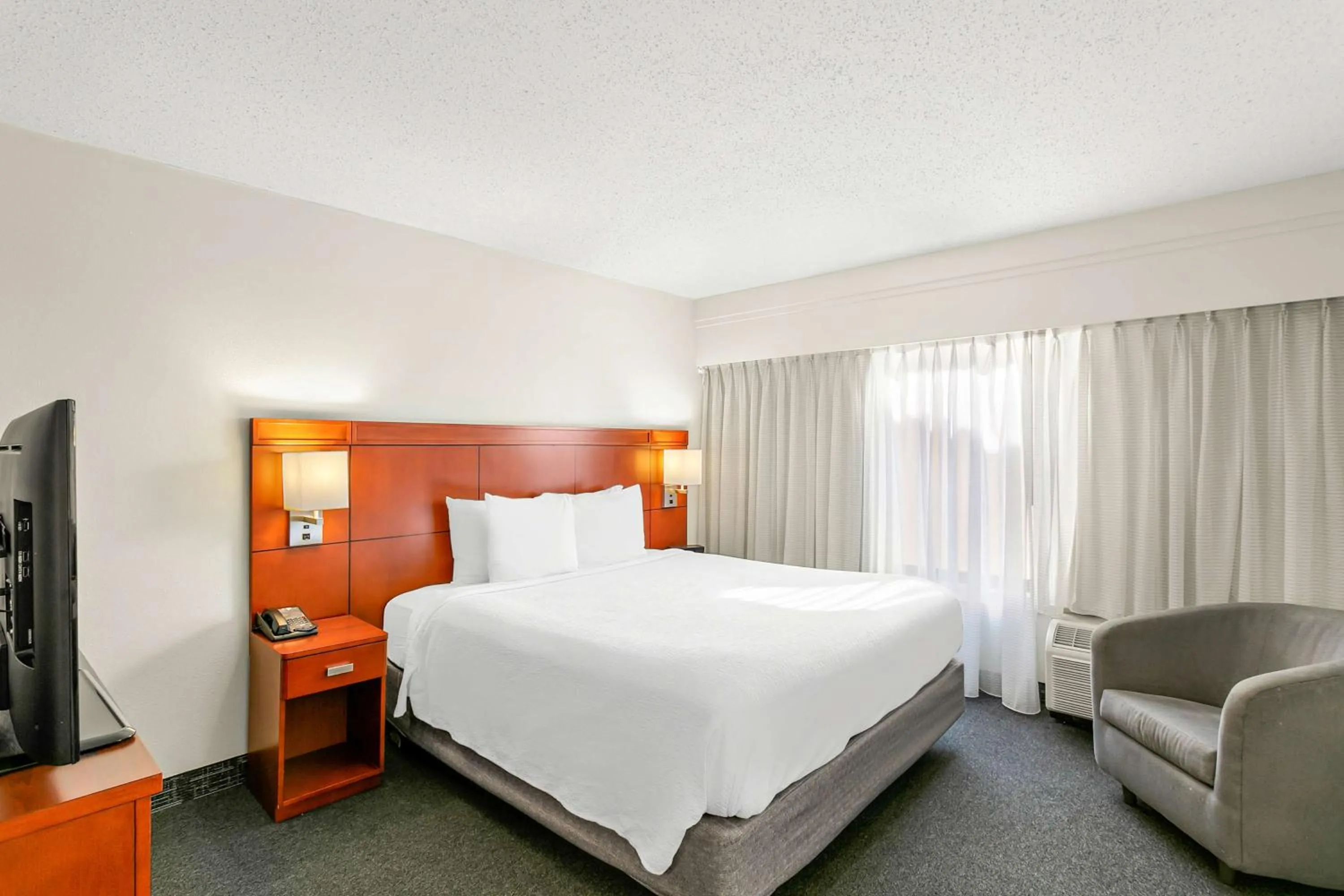 Bedroom, Bed in Sonesta Select Greenbelt College Park