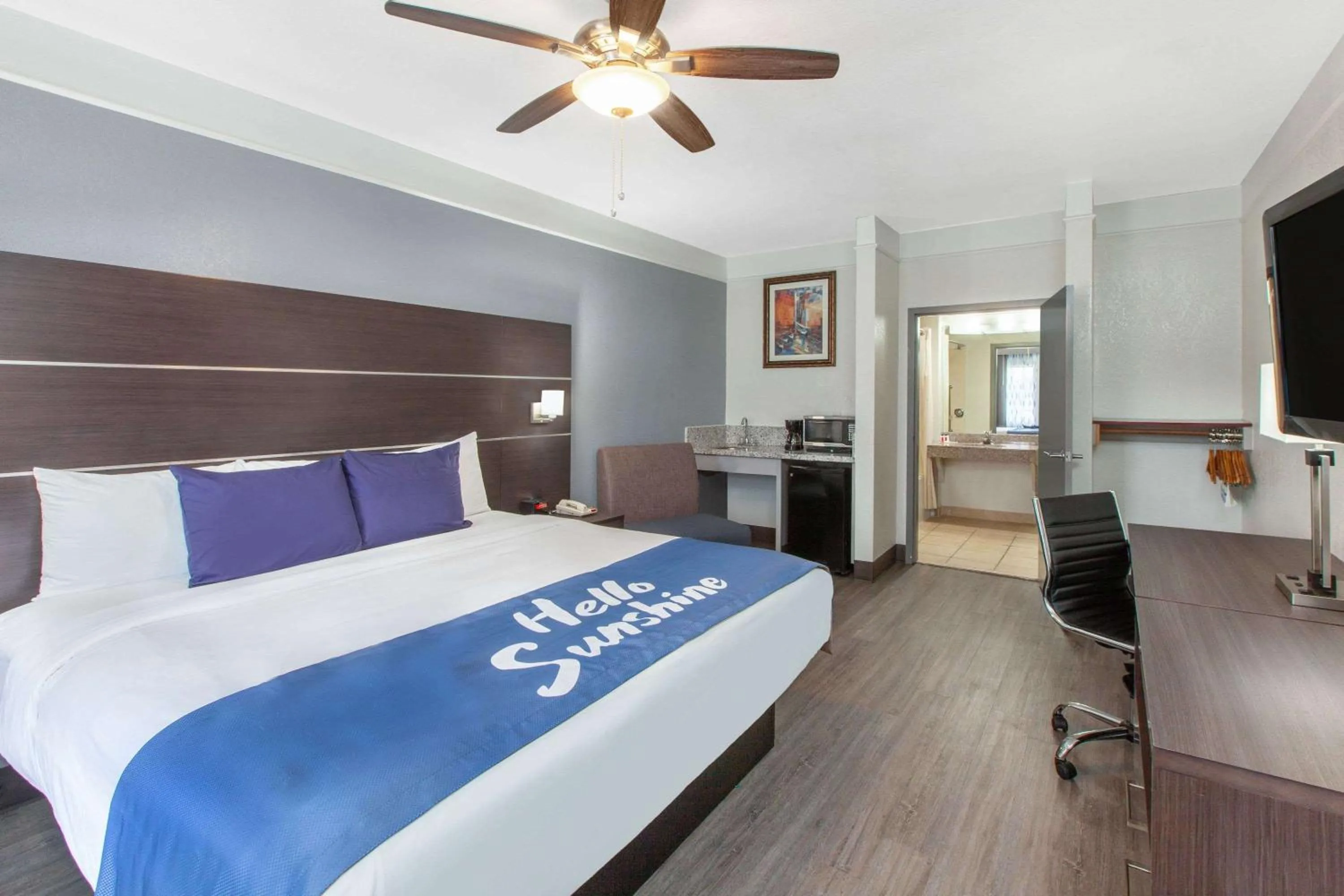 Photo of the whole room, Bed in Days Inn & Suites by Wyndham Webster NASA-ClearLake-Houston