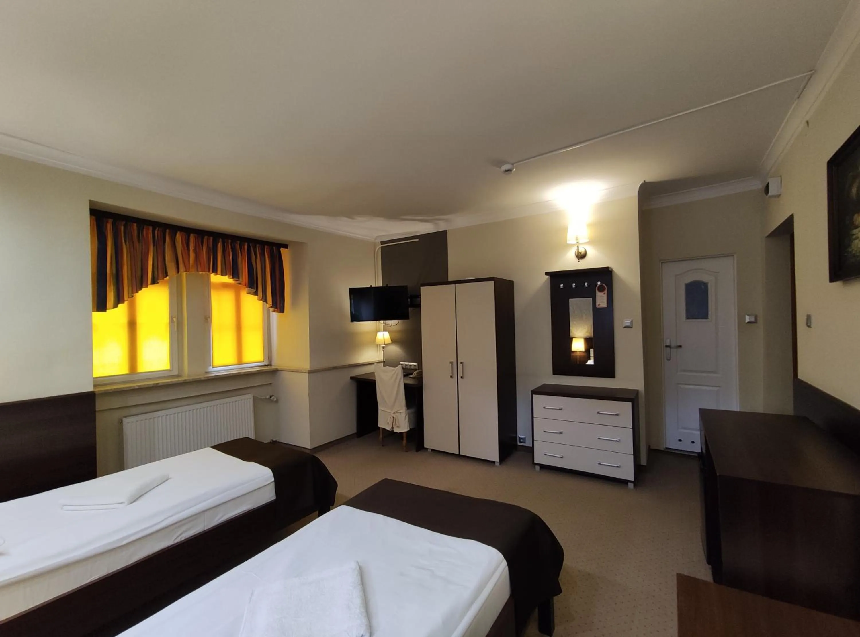 TV and multimedia, Bed in Hotel Atena