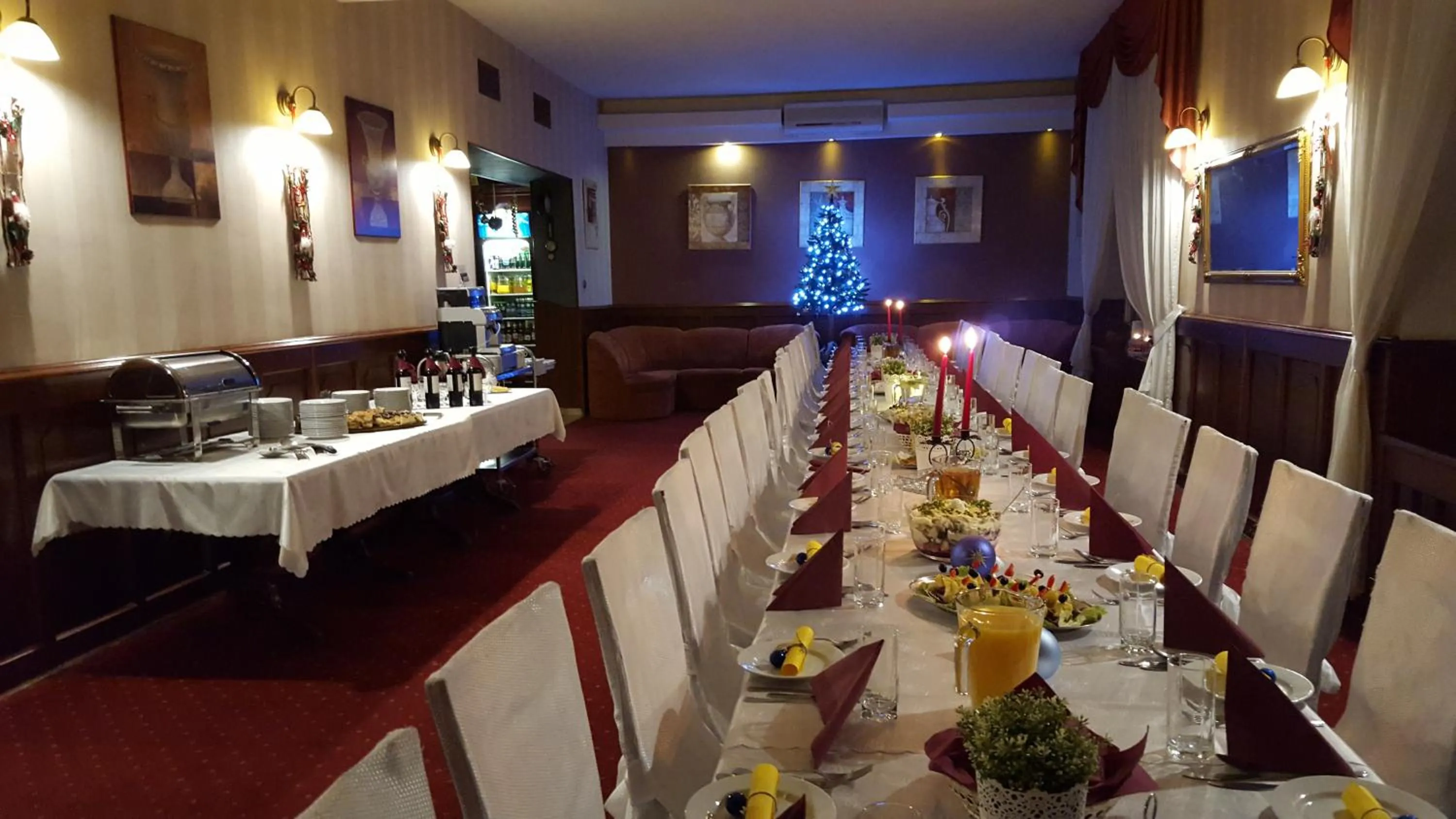 Restaurant/places to eat in Hotel Atena