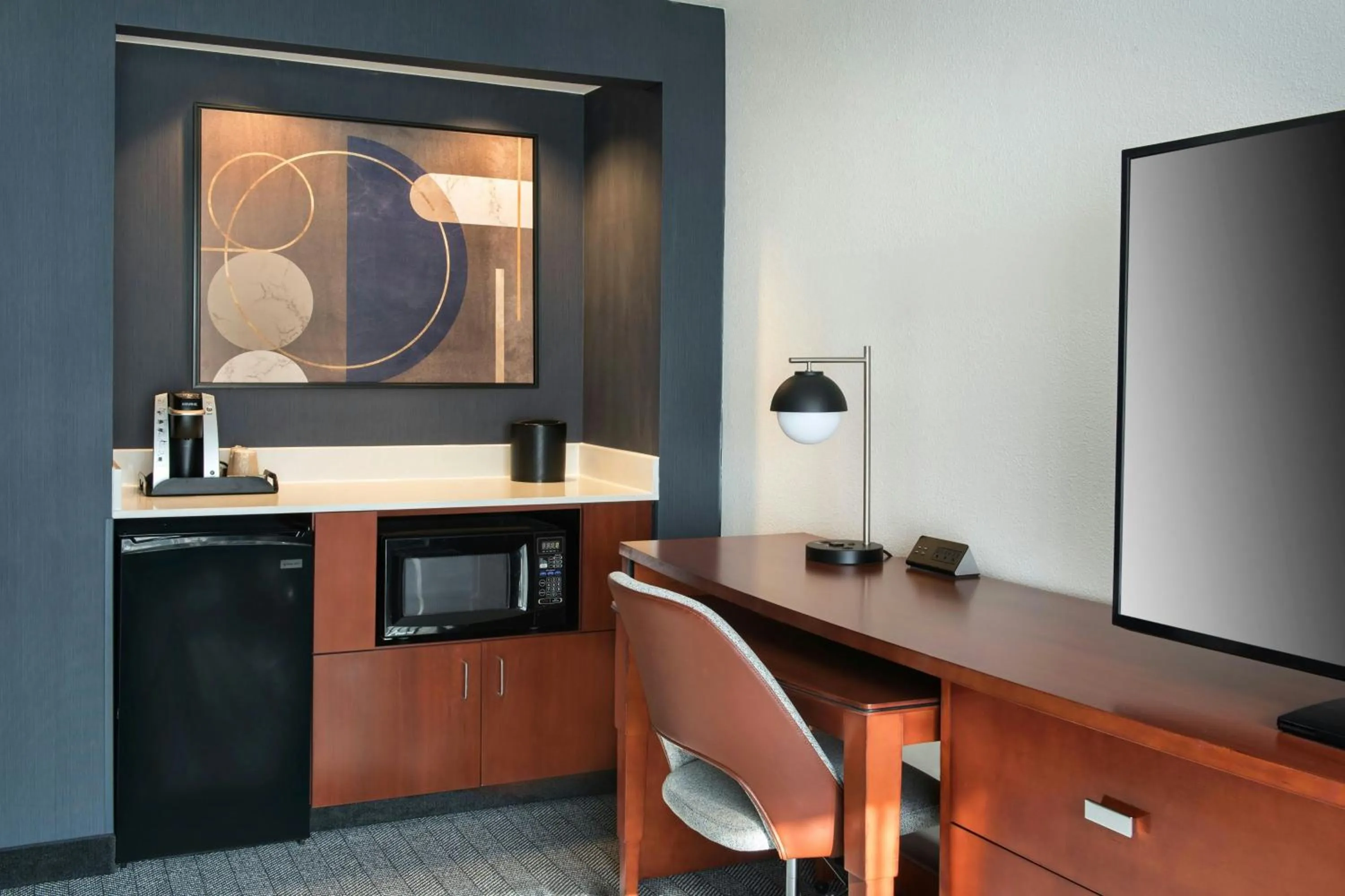 Kitchen or kitchenette in Courtyard by Marriott Silver Spring North/White Oak