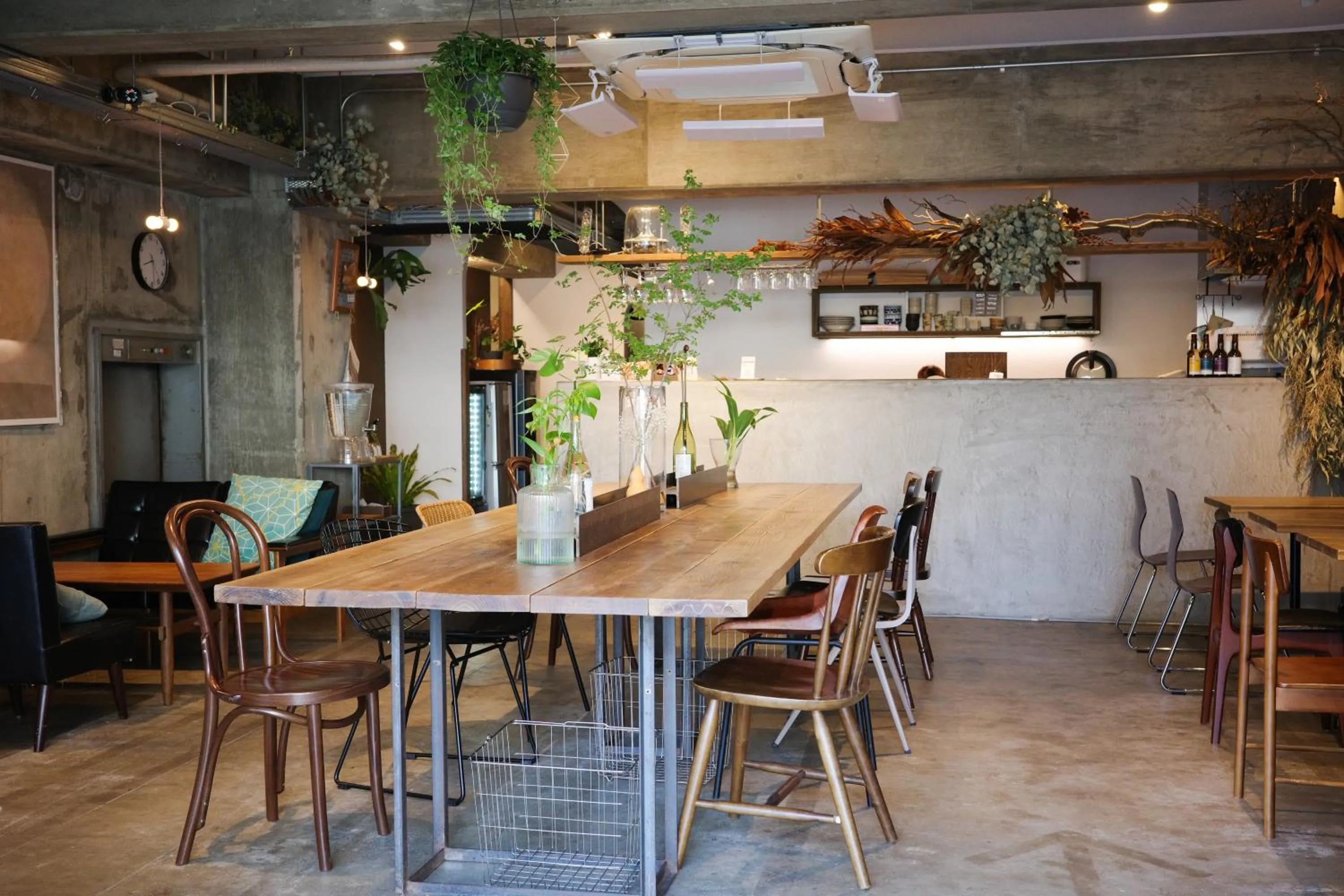 Communal lounge/ TV room in Hostel Niniroom