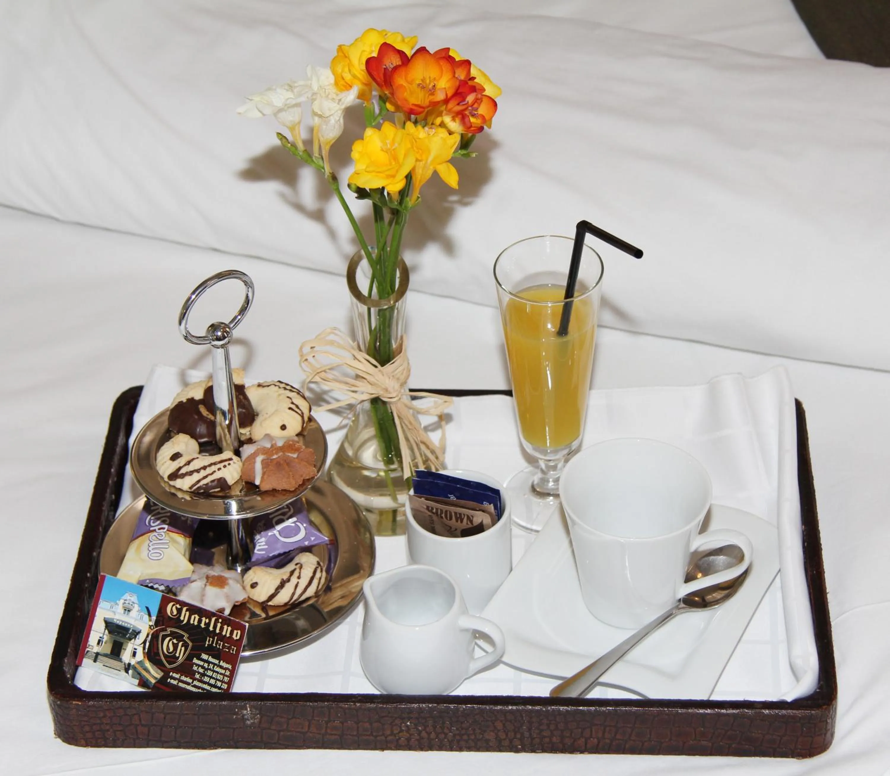 Breakfast in Charlino Plaza