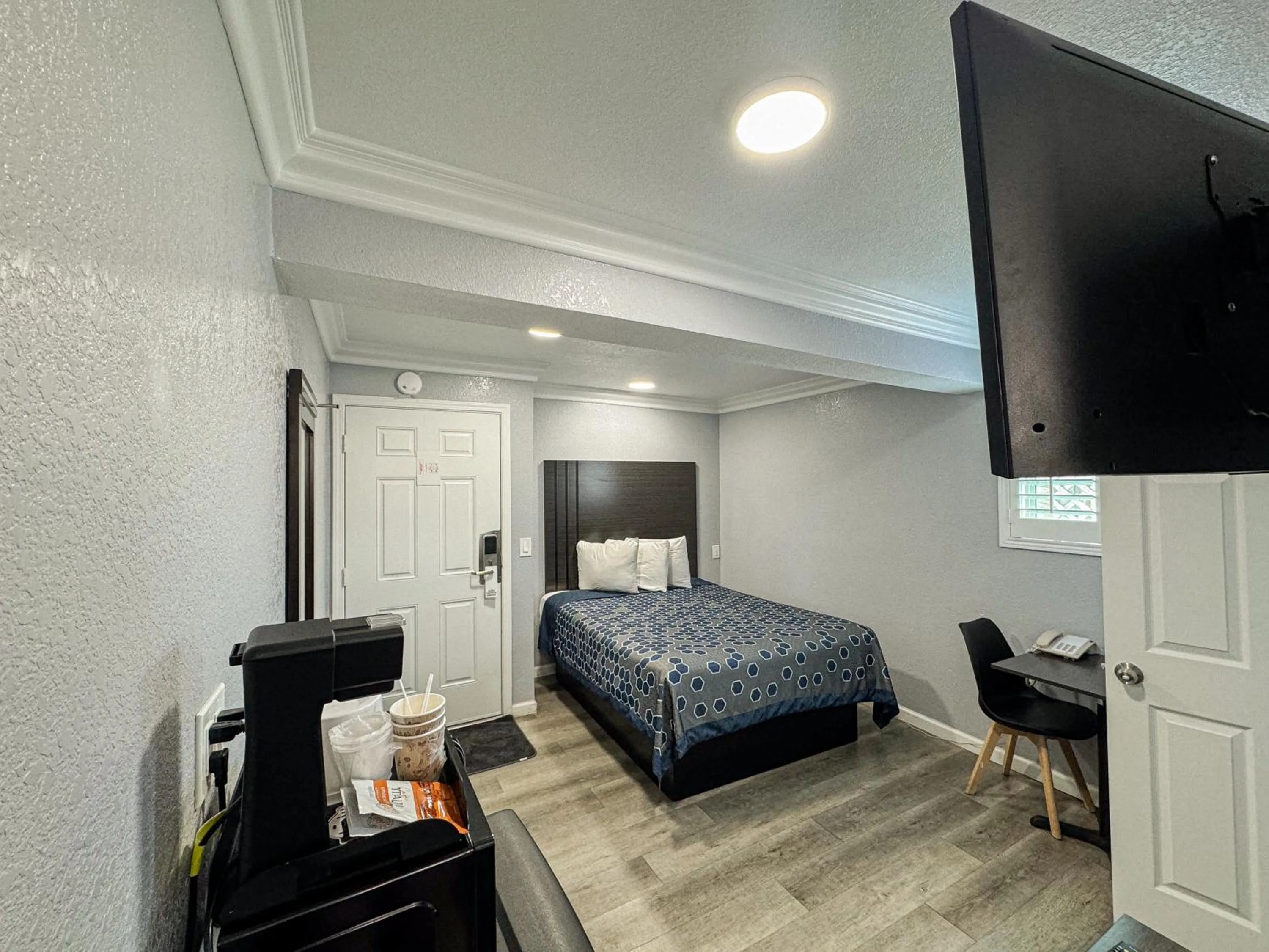 Bed in Sea Garden Inn