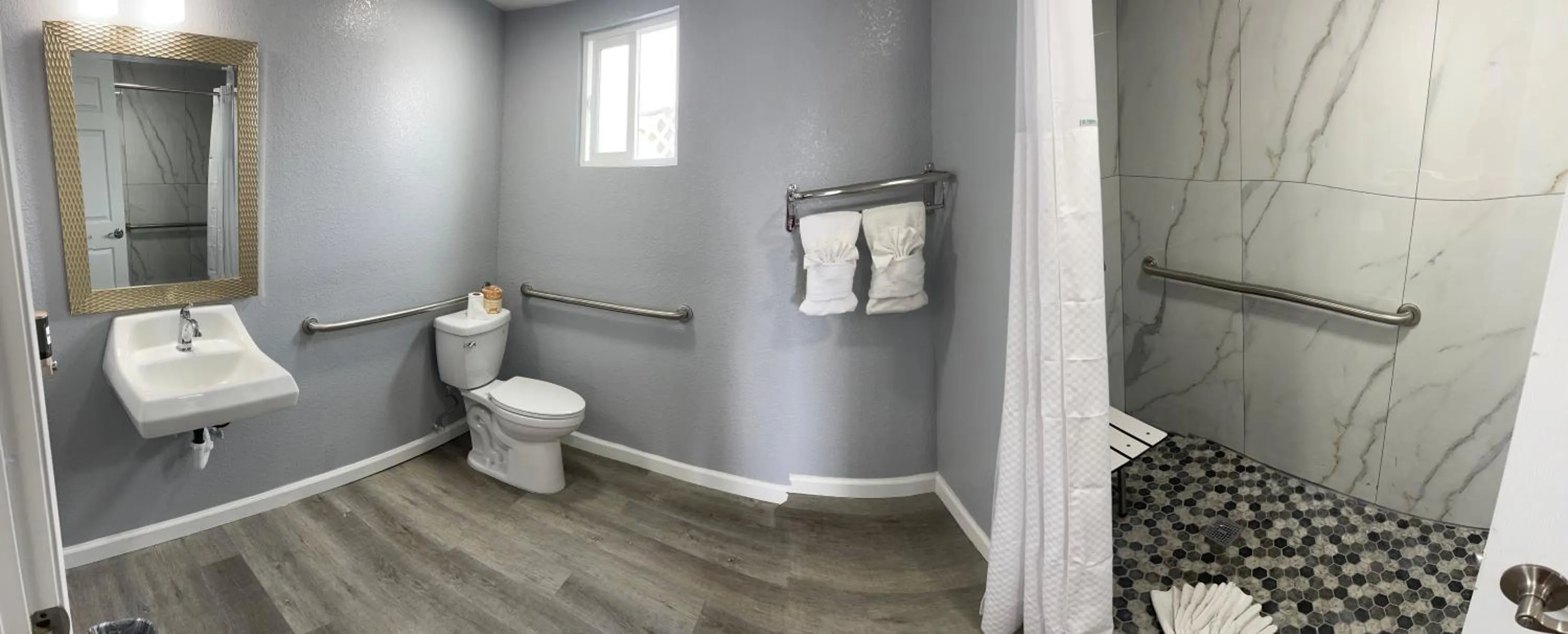 Shower in Sea Garden Inn