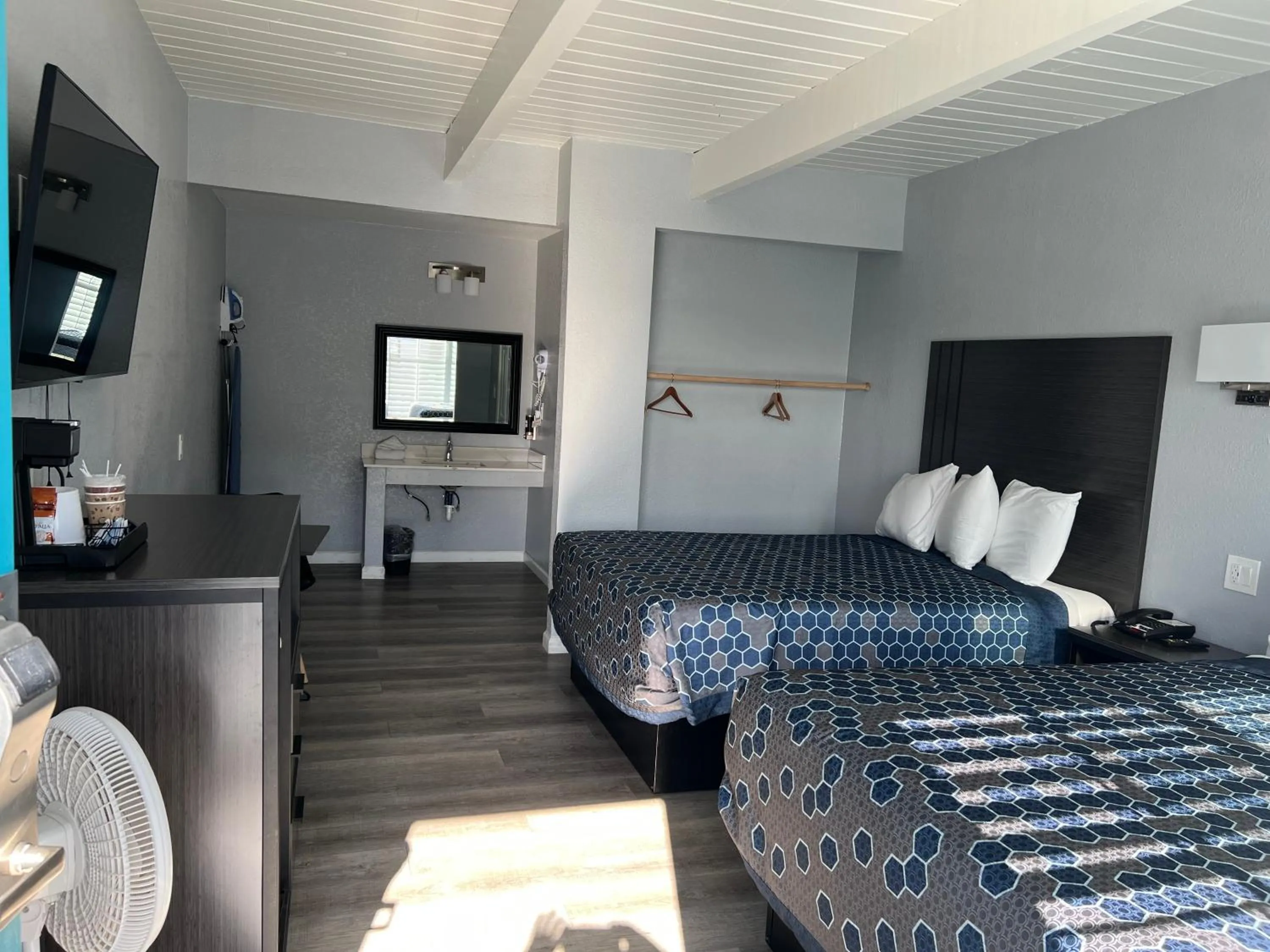 Bed in Sea Garden Inn