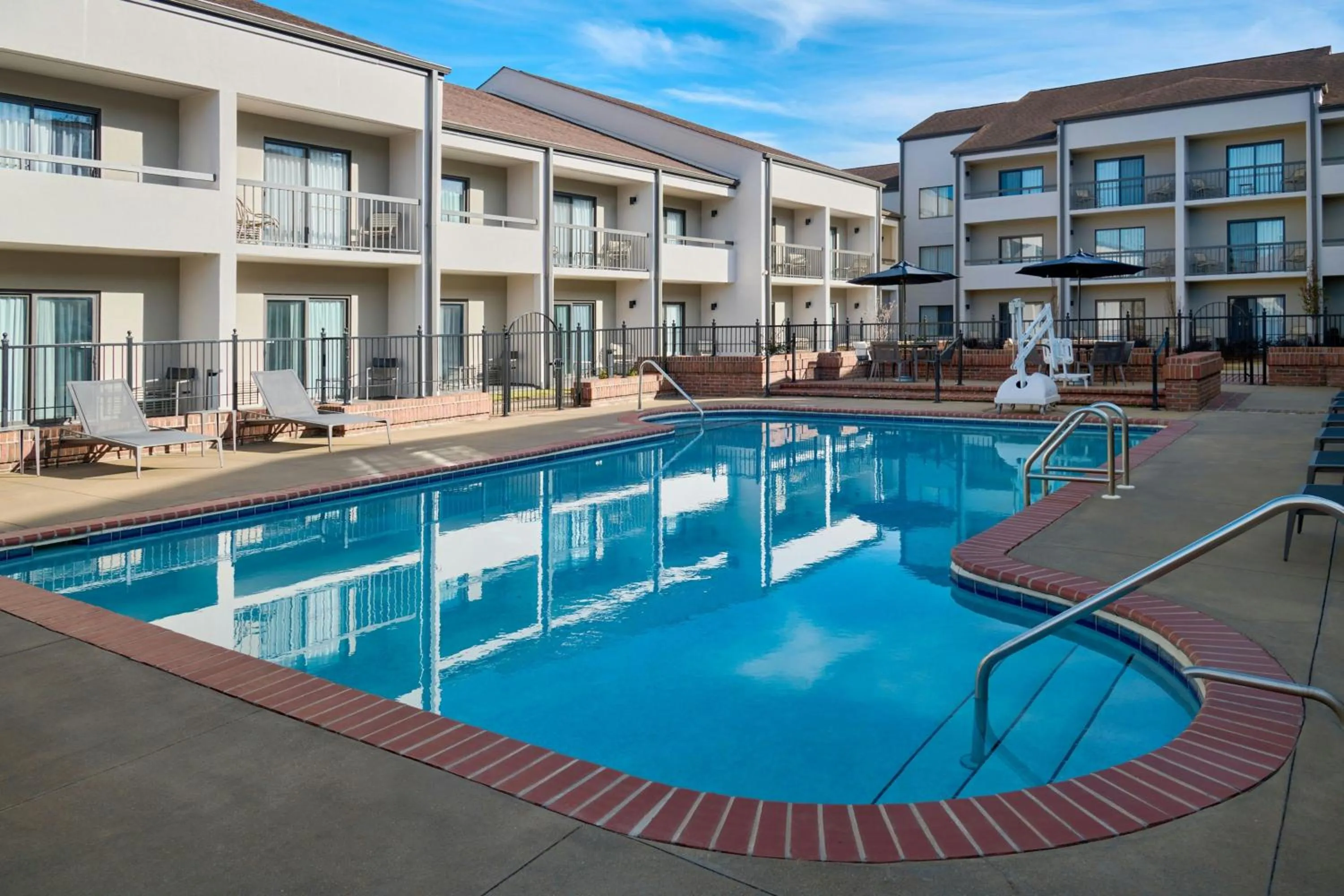 Swimming pool in Courtyard Birmingham Hoover
