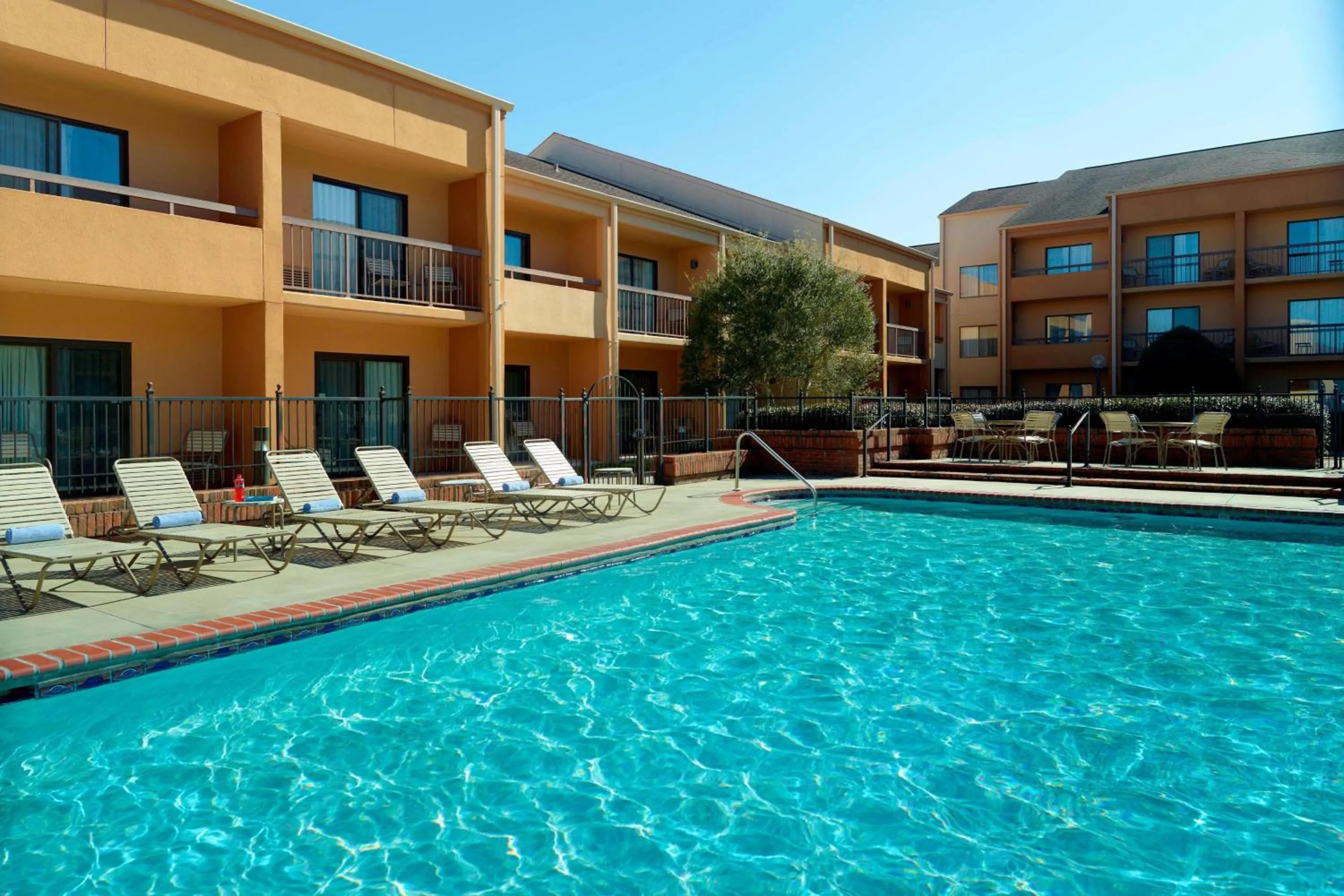 Swimming pool in Courtyard Birmingham Hoover