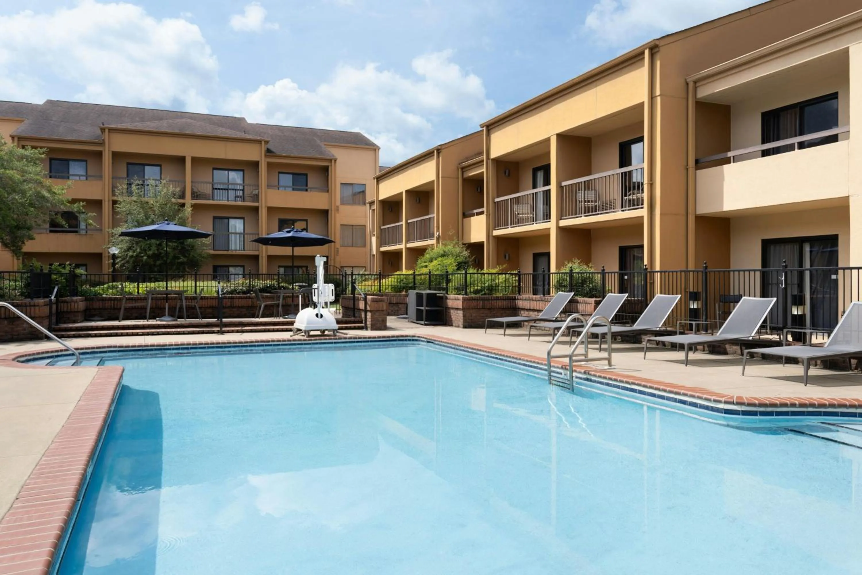 Swimming pool in Courtyard Birmingham Hoover