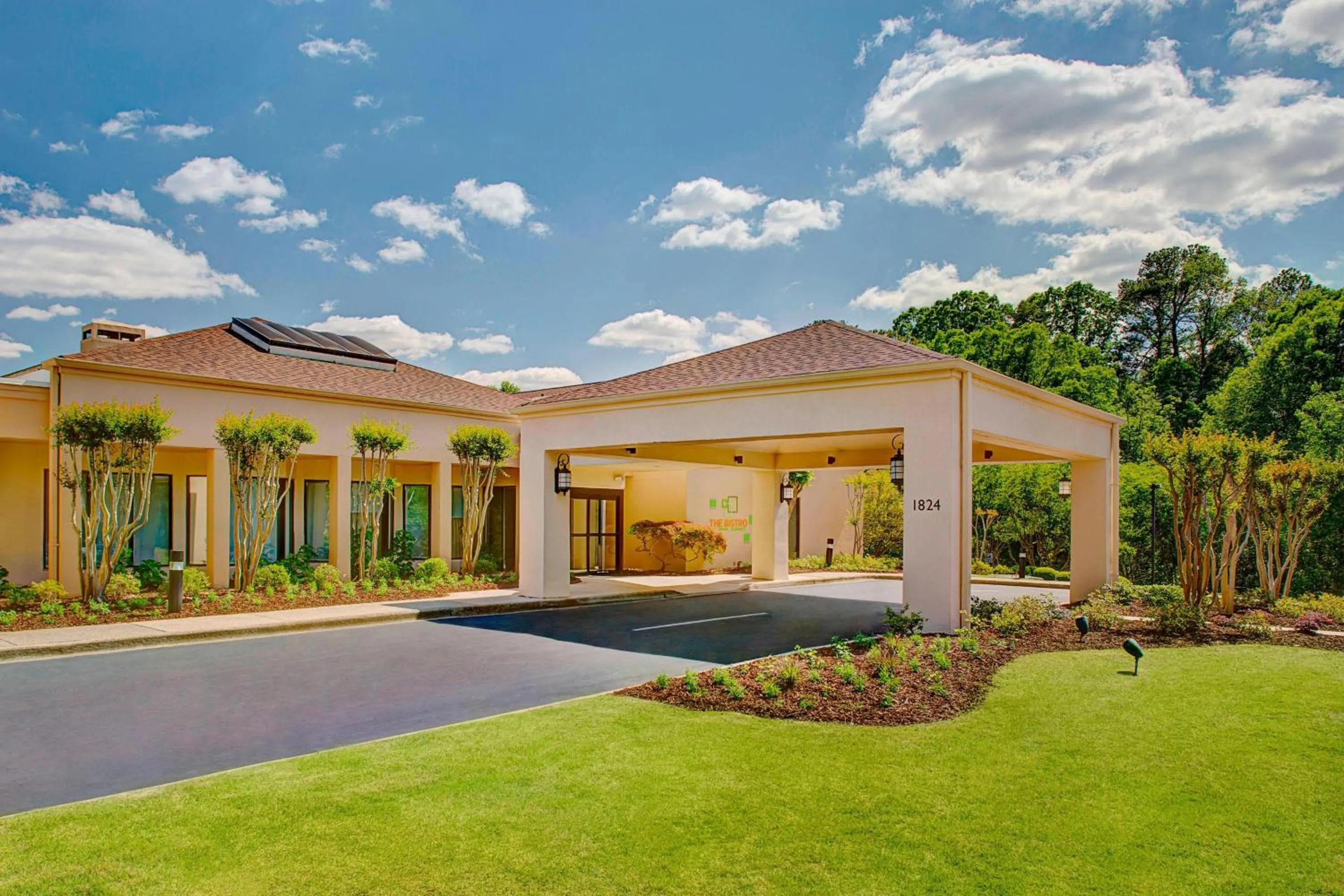 Property building in Courtyard Birmingham Hoover