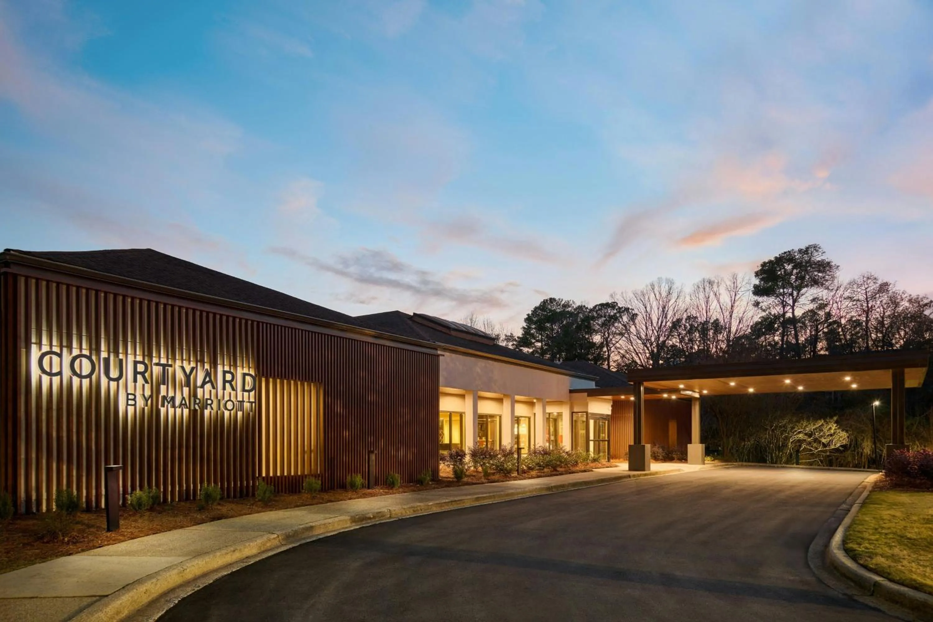 Property building in Courtyard Birmingham Hoover