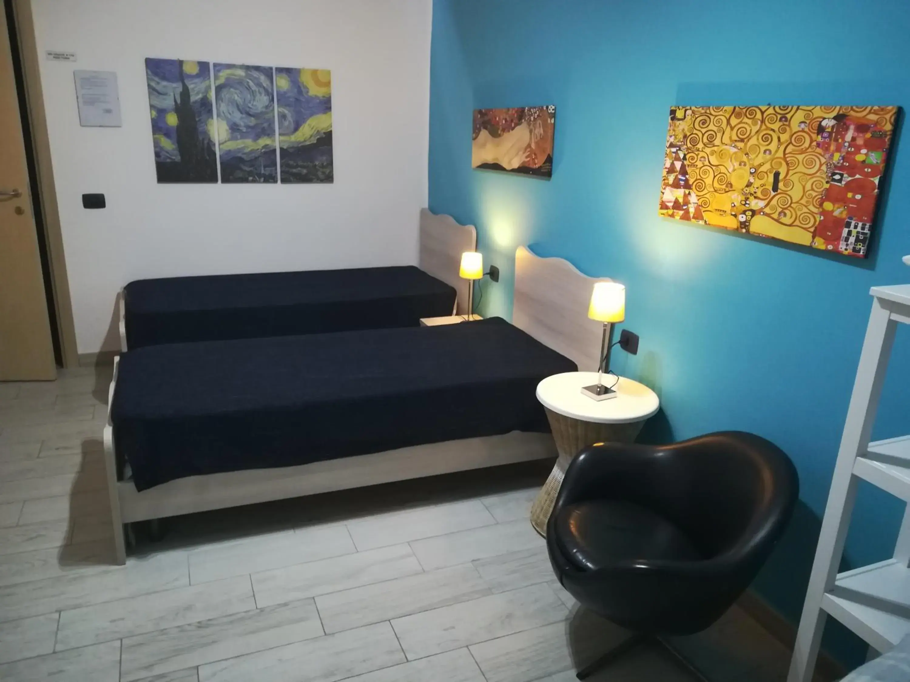 Twin Room with Balcony in Piazza Castello Twin Room with Balcony in Piazza Castello