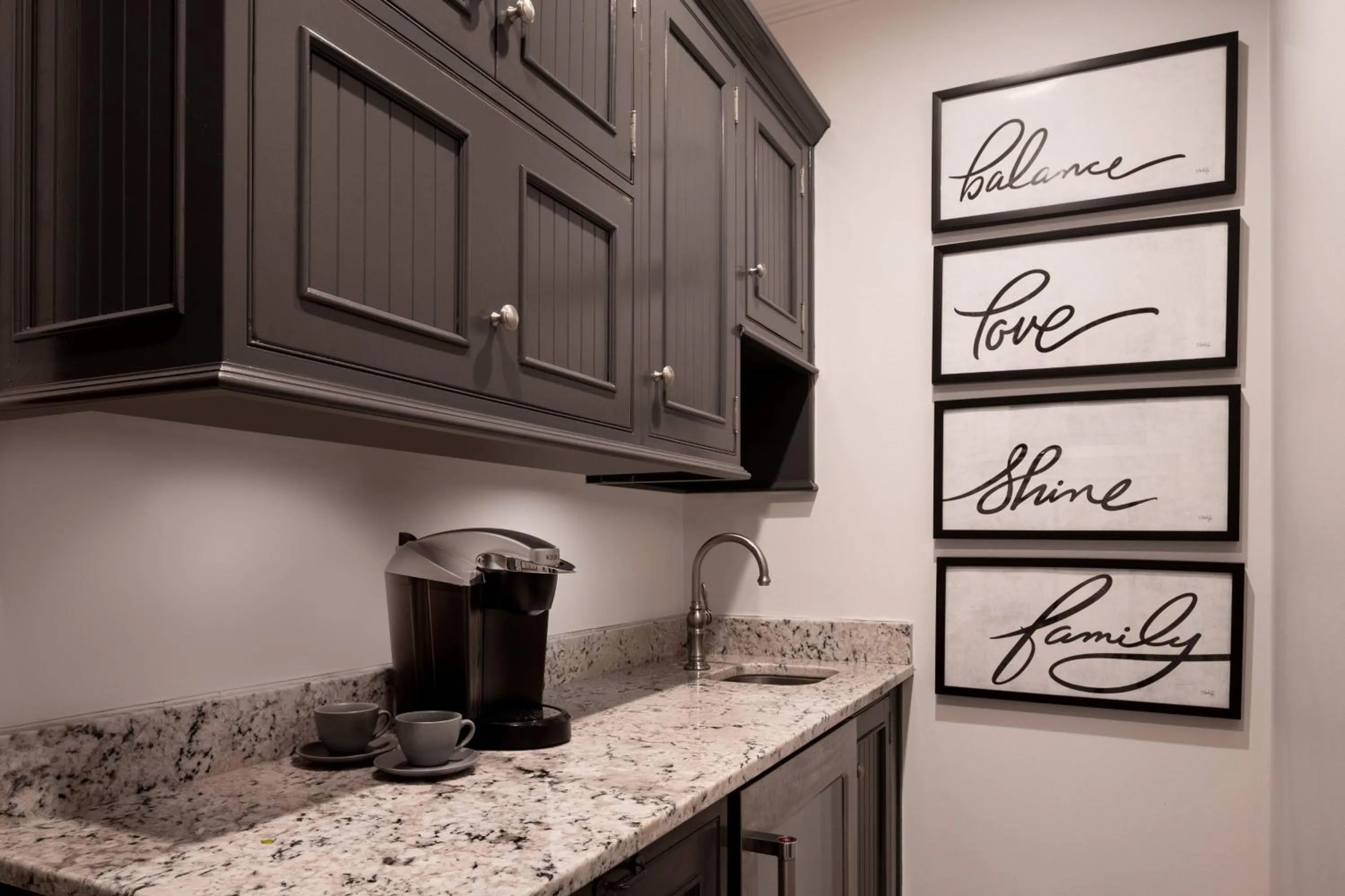 Kitchen or kitchenette in The Ritz-Carlton Reynolds, Lake Oconee