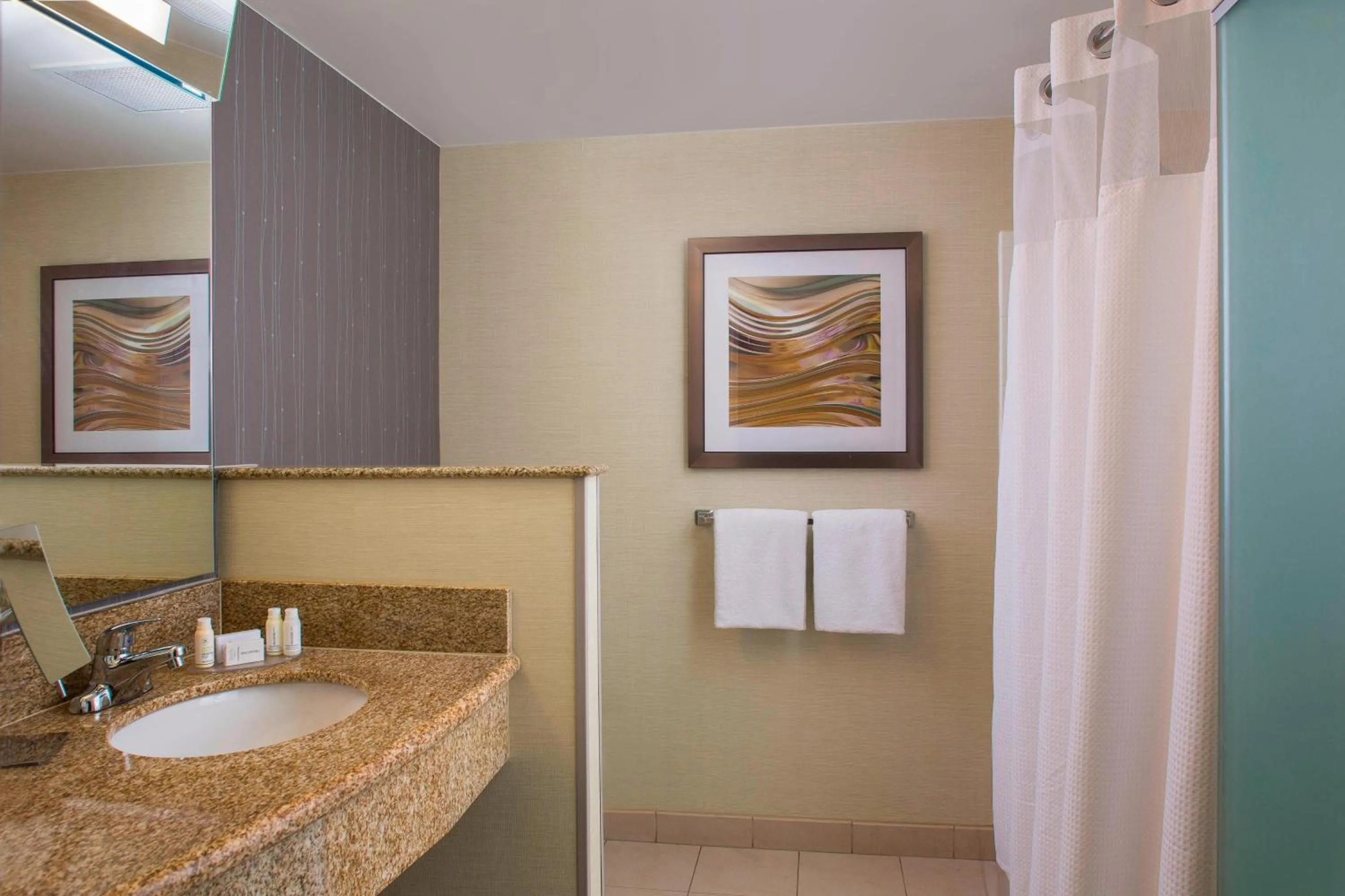 Bathroom in Courtyard by Marriott Nashville Goodlettsville