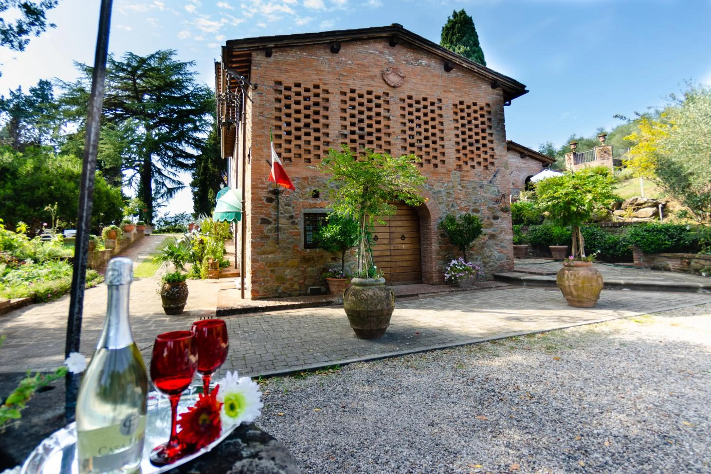 Property building in Villa al Borghetto