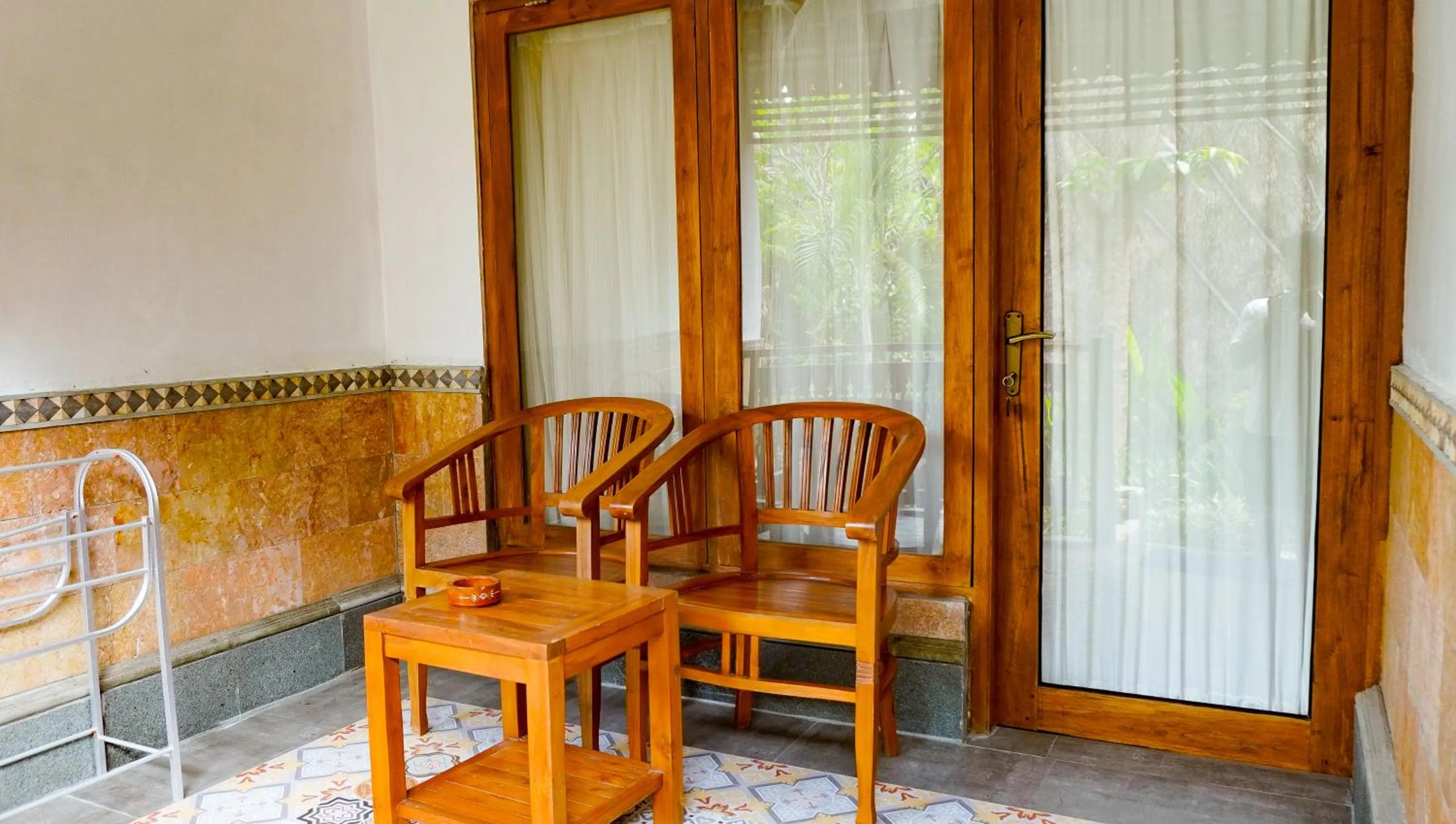 Seating area in La Nusa Penida Homestay by BIJAK