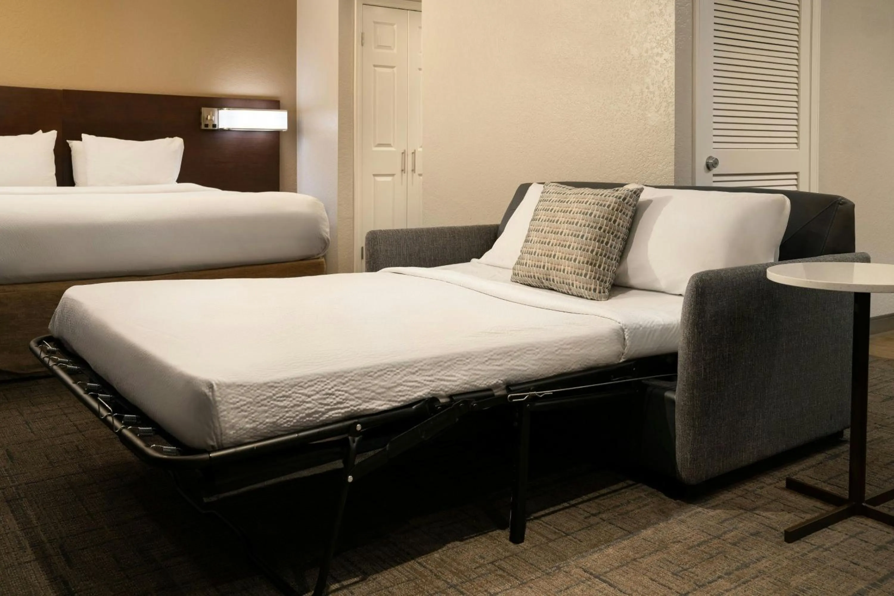 Photo of the whole room, Bed in Residence Inn Pasadena Arcadia
