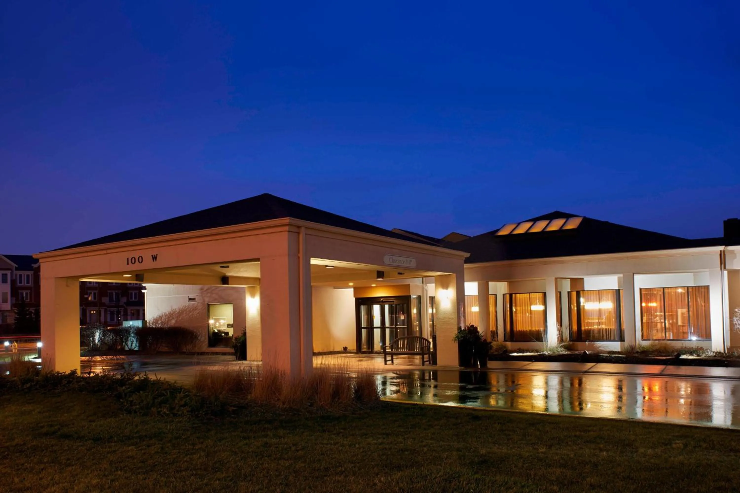 Property building in Courtyard Chicago Arlington Heights/South