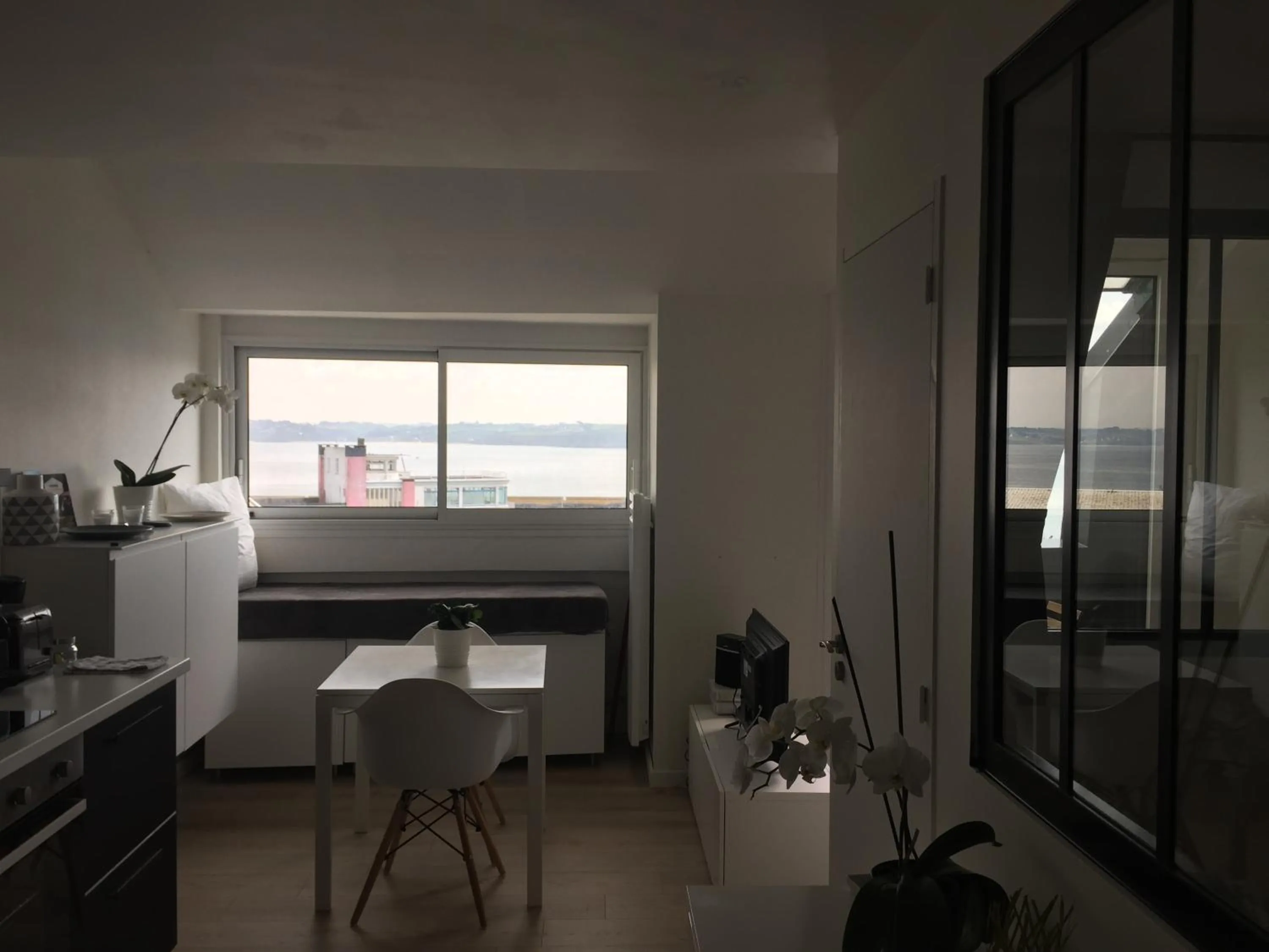Dining area in Appartement Design IV - Port du Rosmeur - Douarnenez