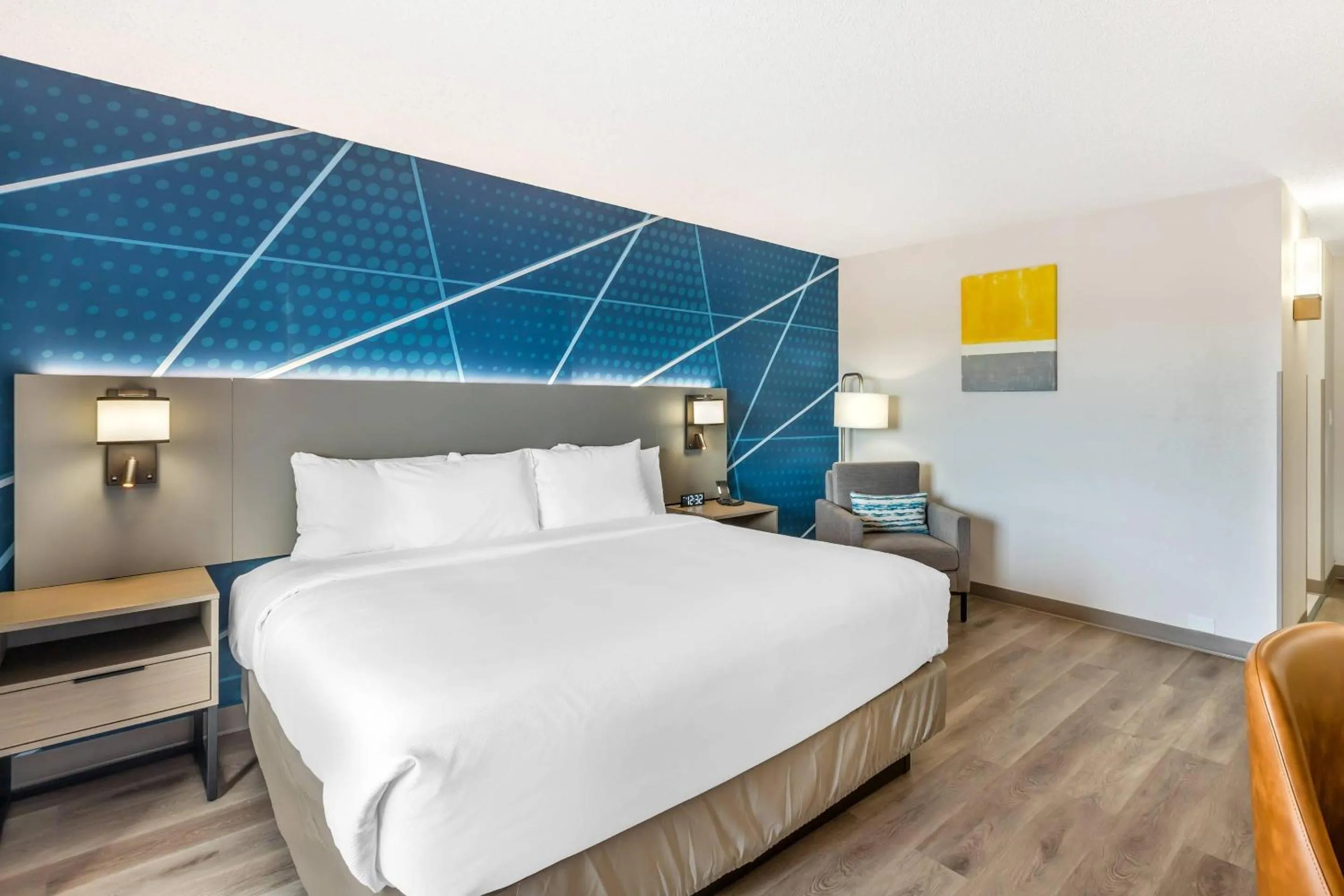 Bedroom, Bed in Comfort Inn & Suites Arlington Heights - Buffalo Grove